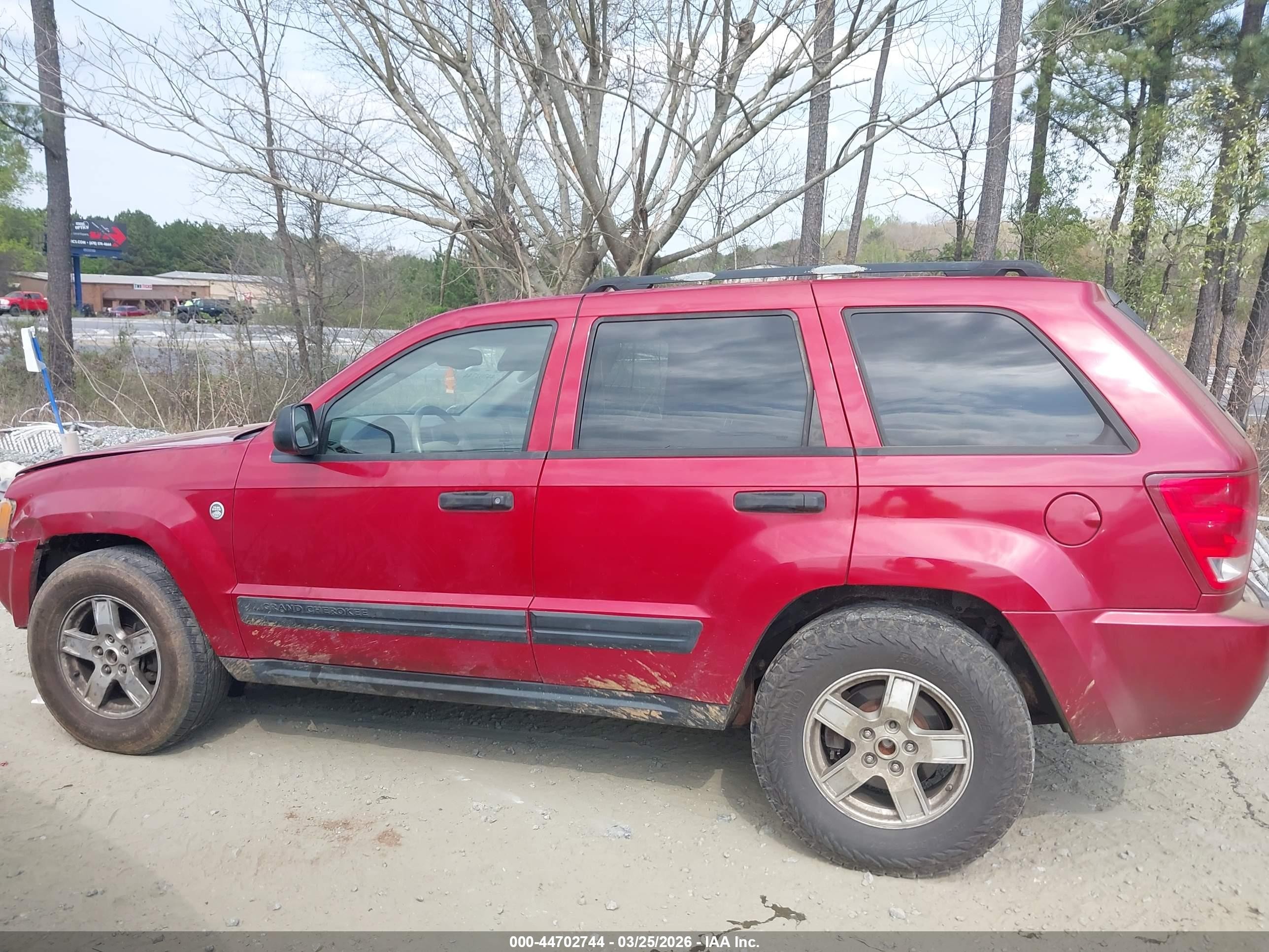 2005 Jeep Grand Cherokee Laredo Red vin: 1J8HR48N75C686018