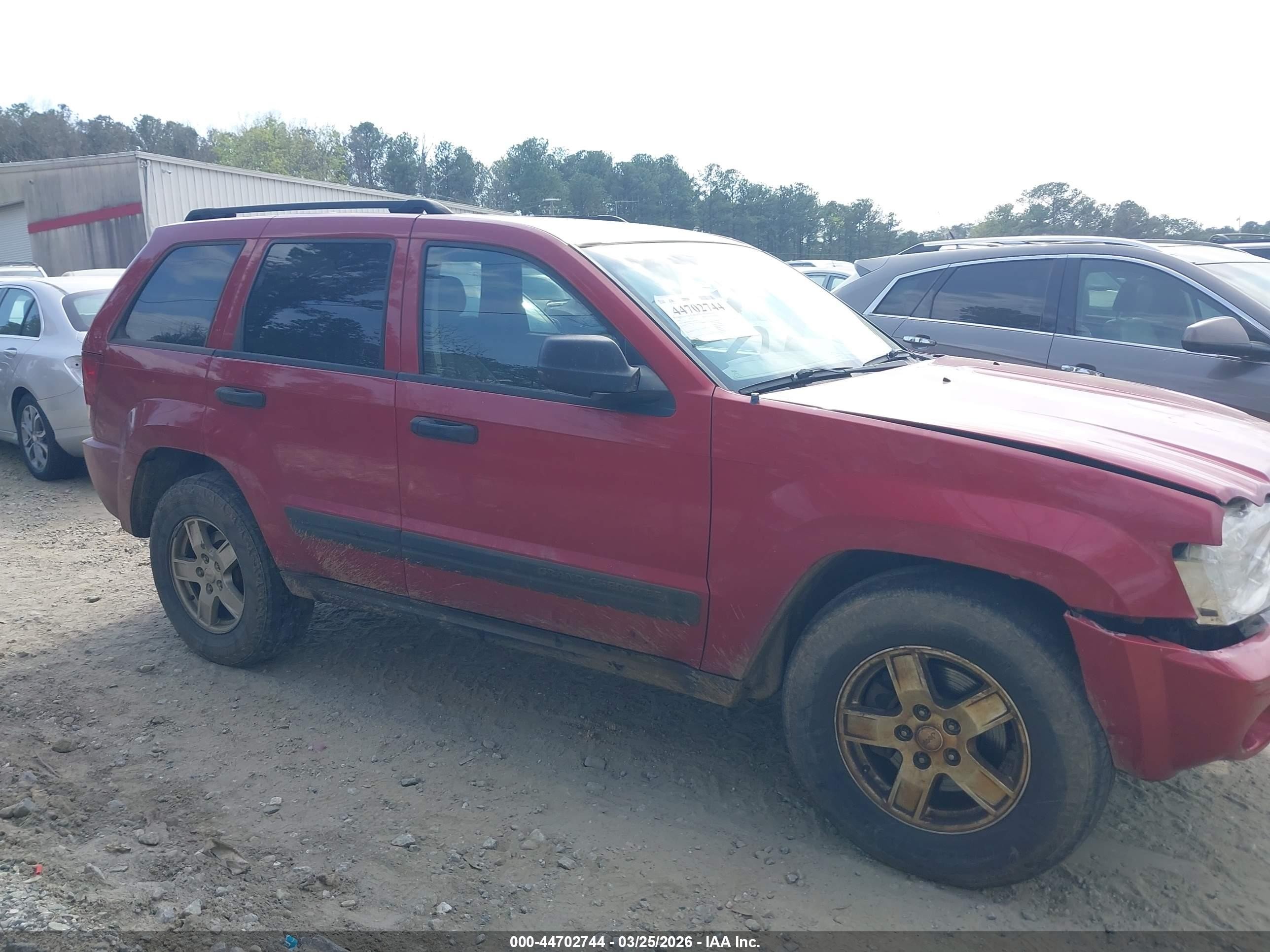 2005 Jeep Grand Cherokee Laredo Red vin: 1J8HR48N75C686018