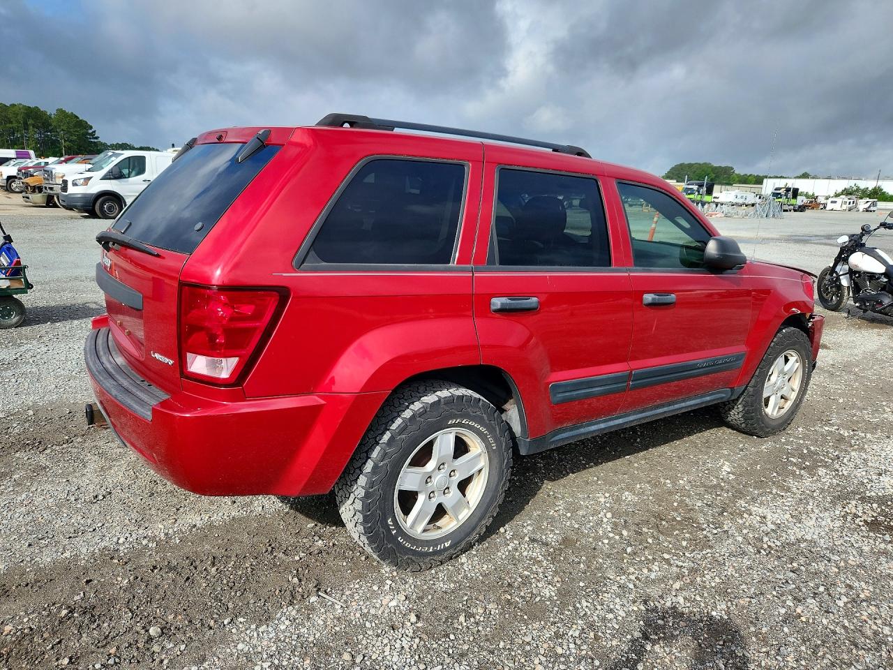 2005 Jeep Grand Cherokee Laredo Burgundy vin: 1J8HR48N85C556877