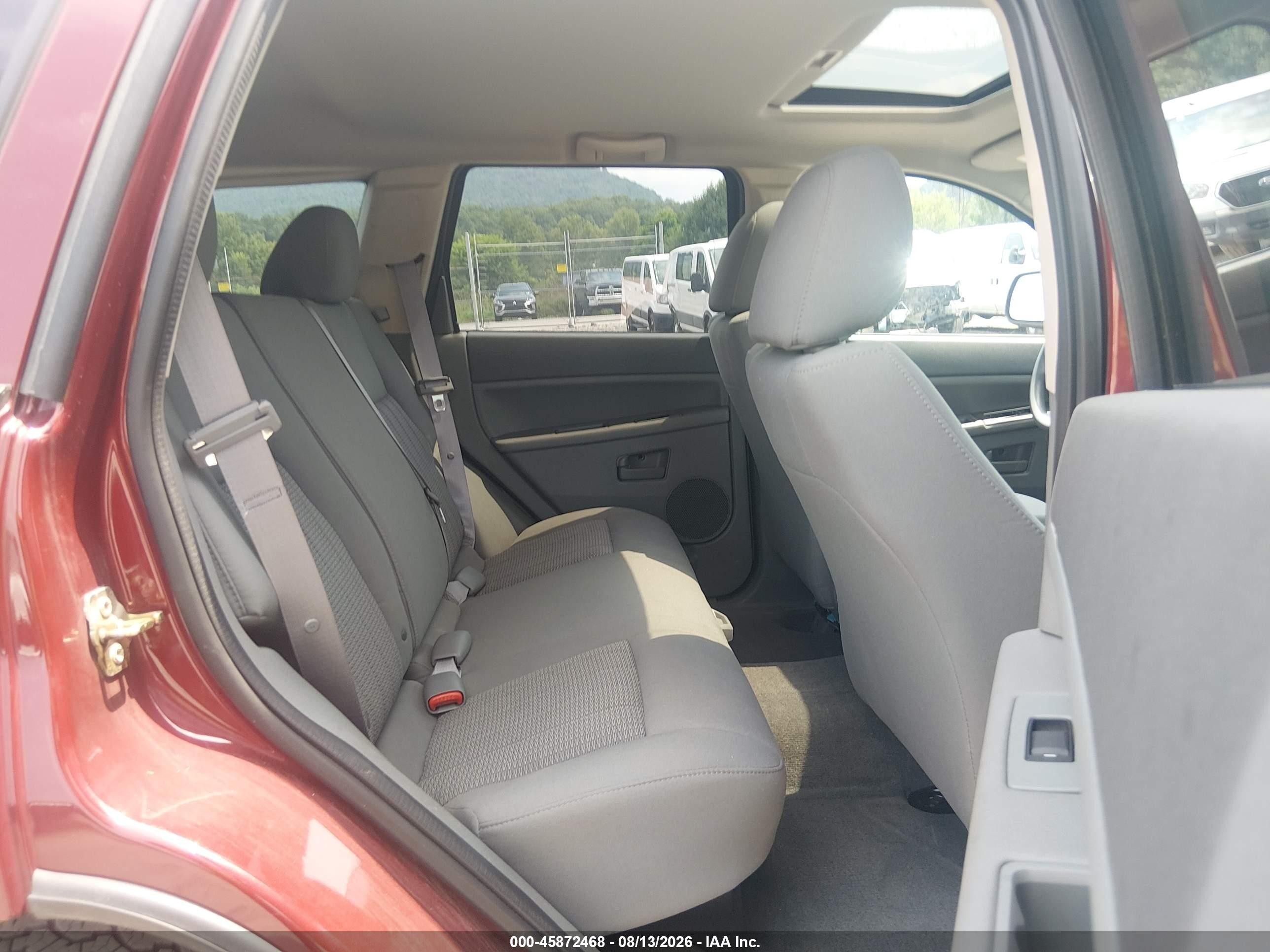 2007 Jeep Grand Cherokee Laredo Red vin: 1J8HR48N87C651765