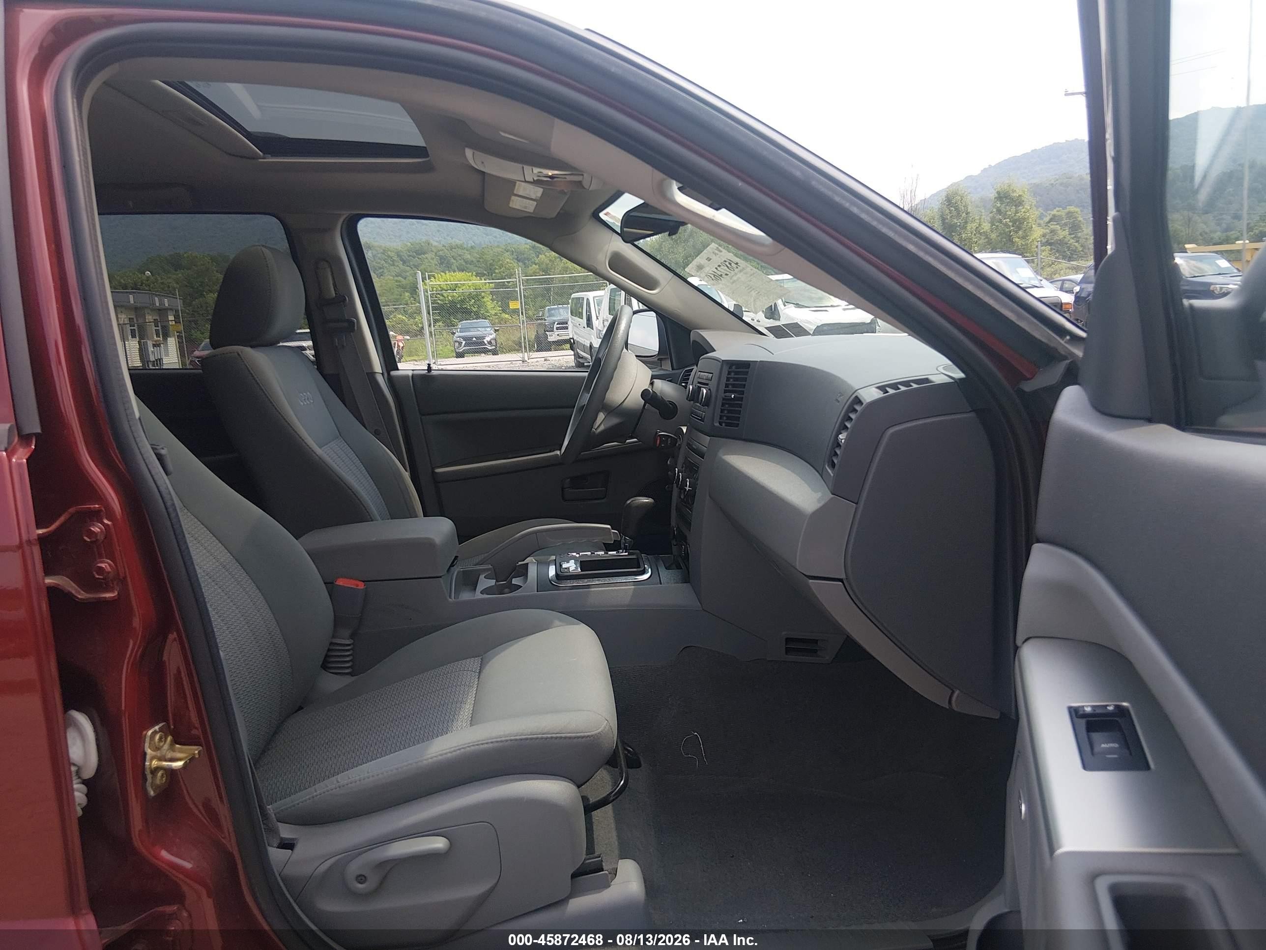 2007 Jeep Grand Cherokee Laredo Red vin: 1J8HR48N87C651765