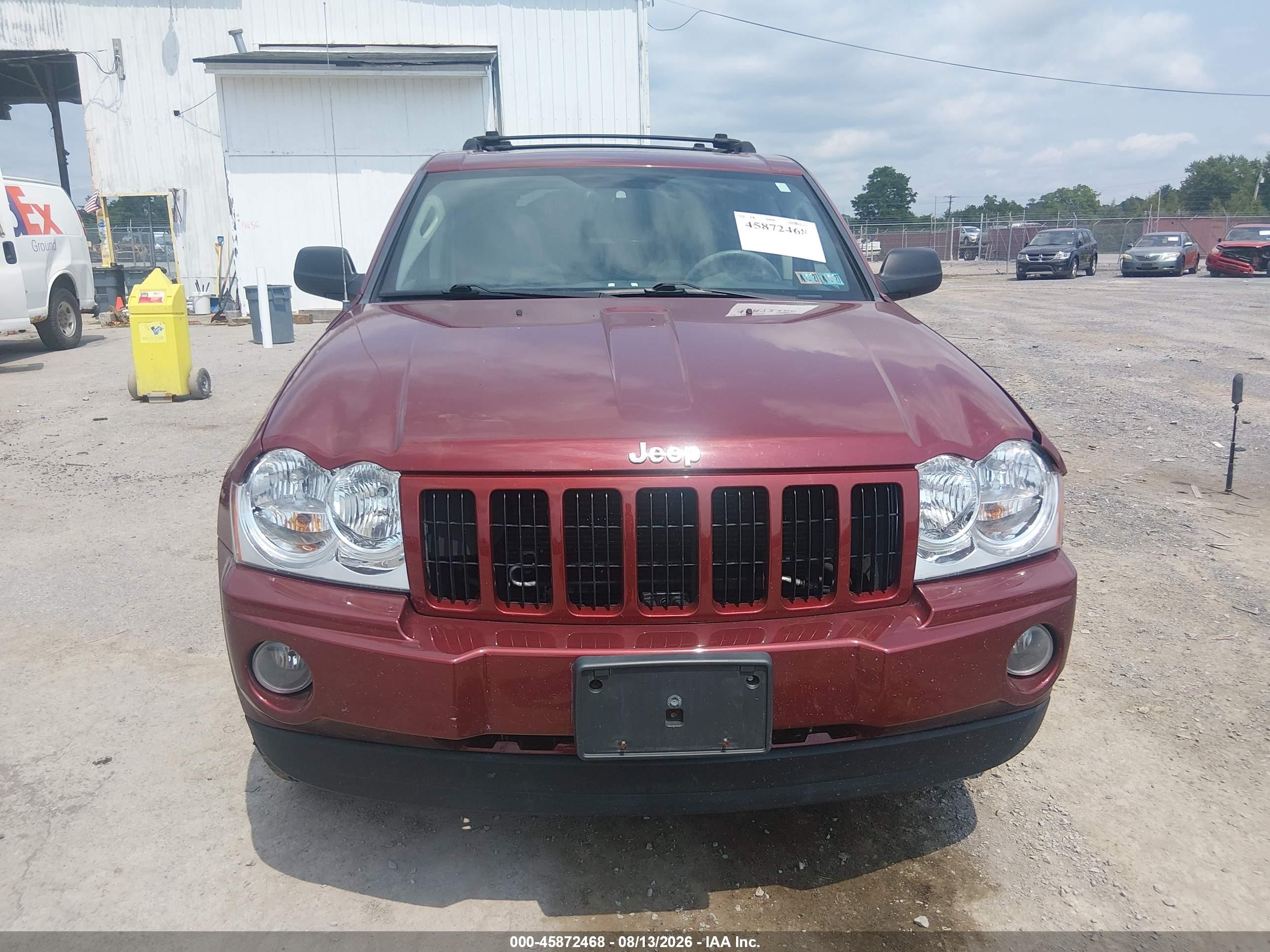 2007 Jeep Grand Cherokee Laredo Red vin: 1J8HR48N87C651765