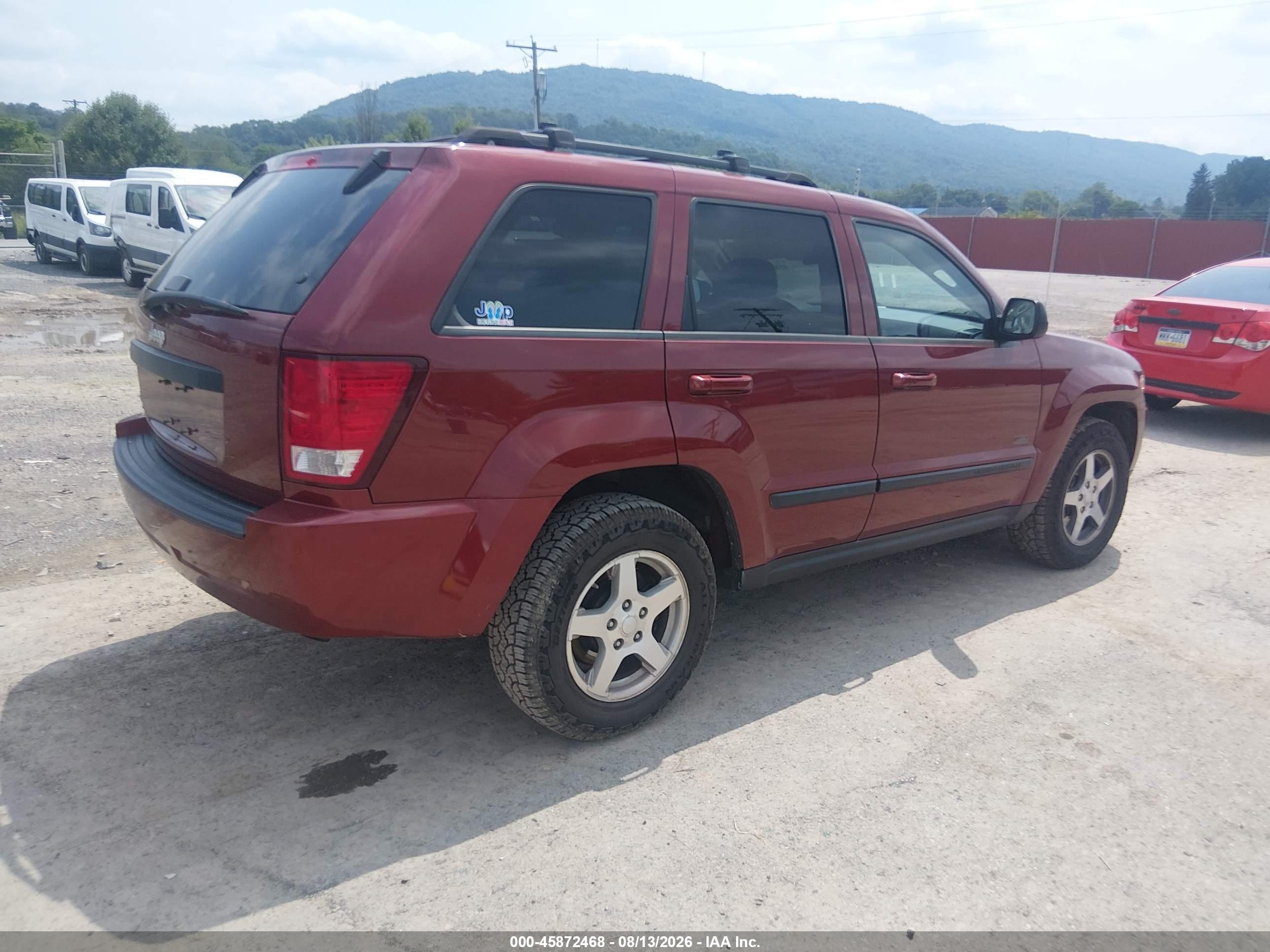 2007 Jeep Grand Cherokee Laredo Red vin: 1J8HR48N87C651765