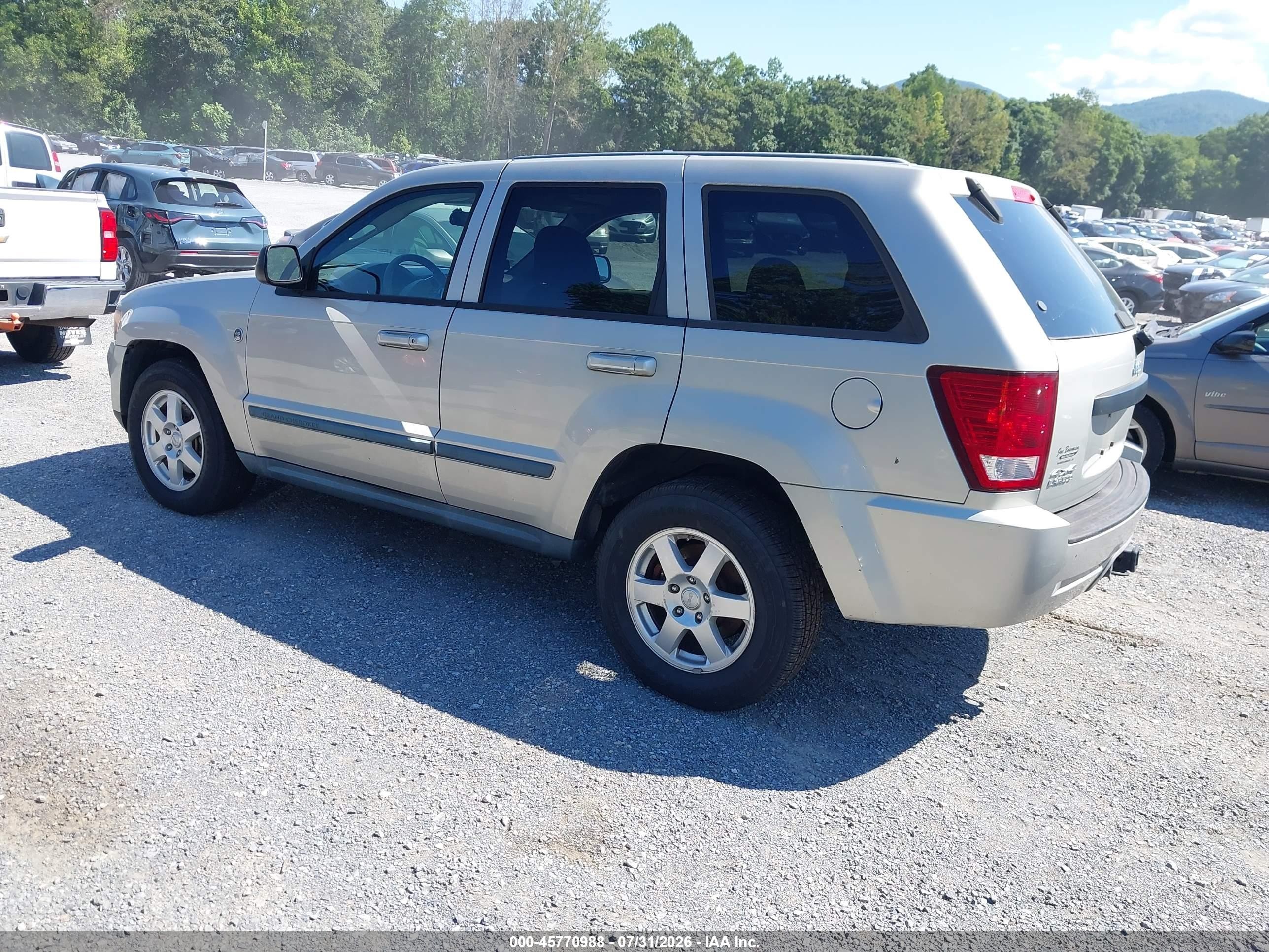 2008 Jeep Grand Cherokee Laredo Gold vin: 1J8HR48N88C204872