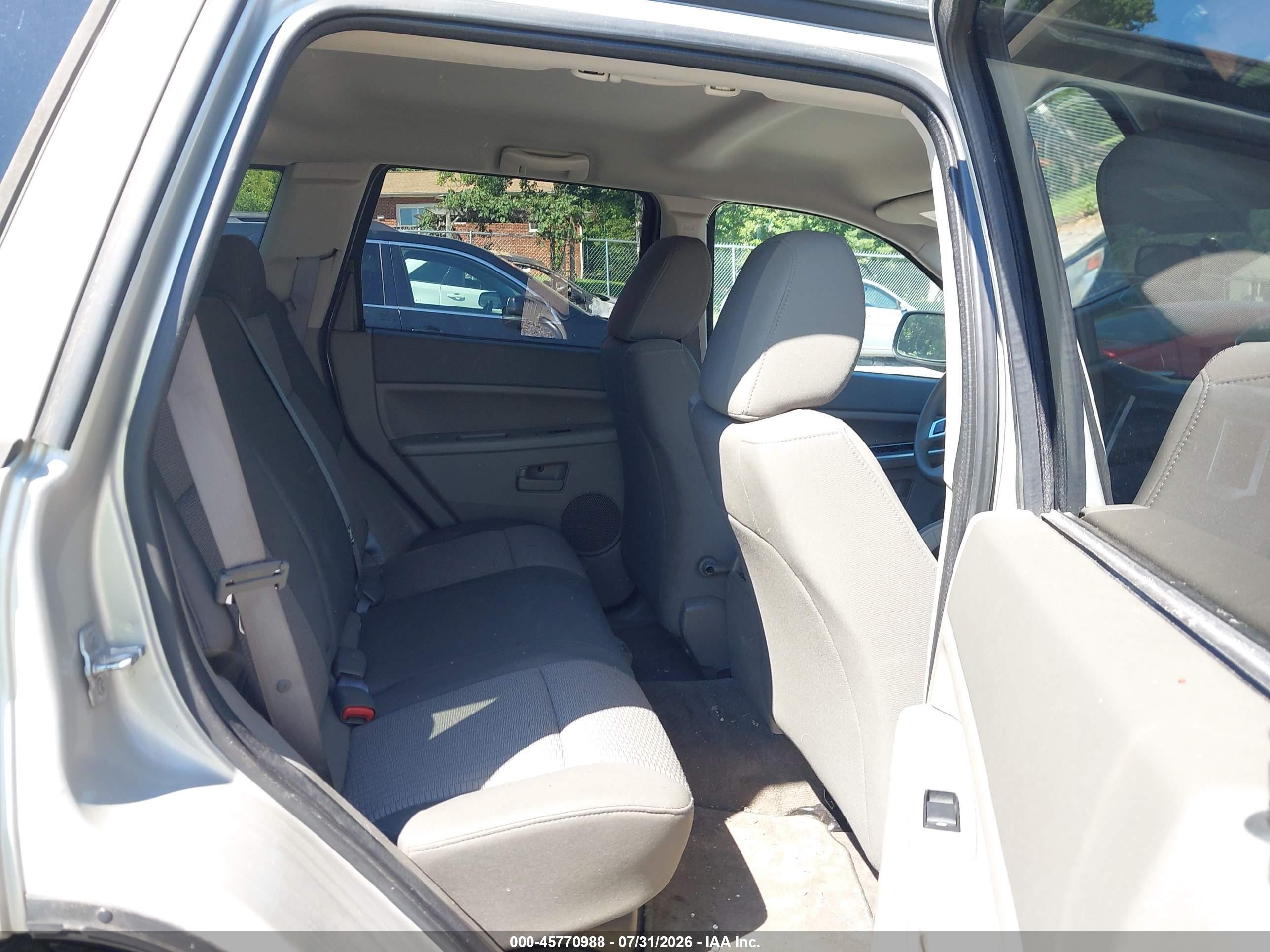 2008 Jeep Grand Cherokee Laredo Gold vin: 1J8HR48N88C204872