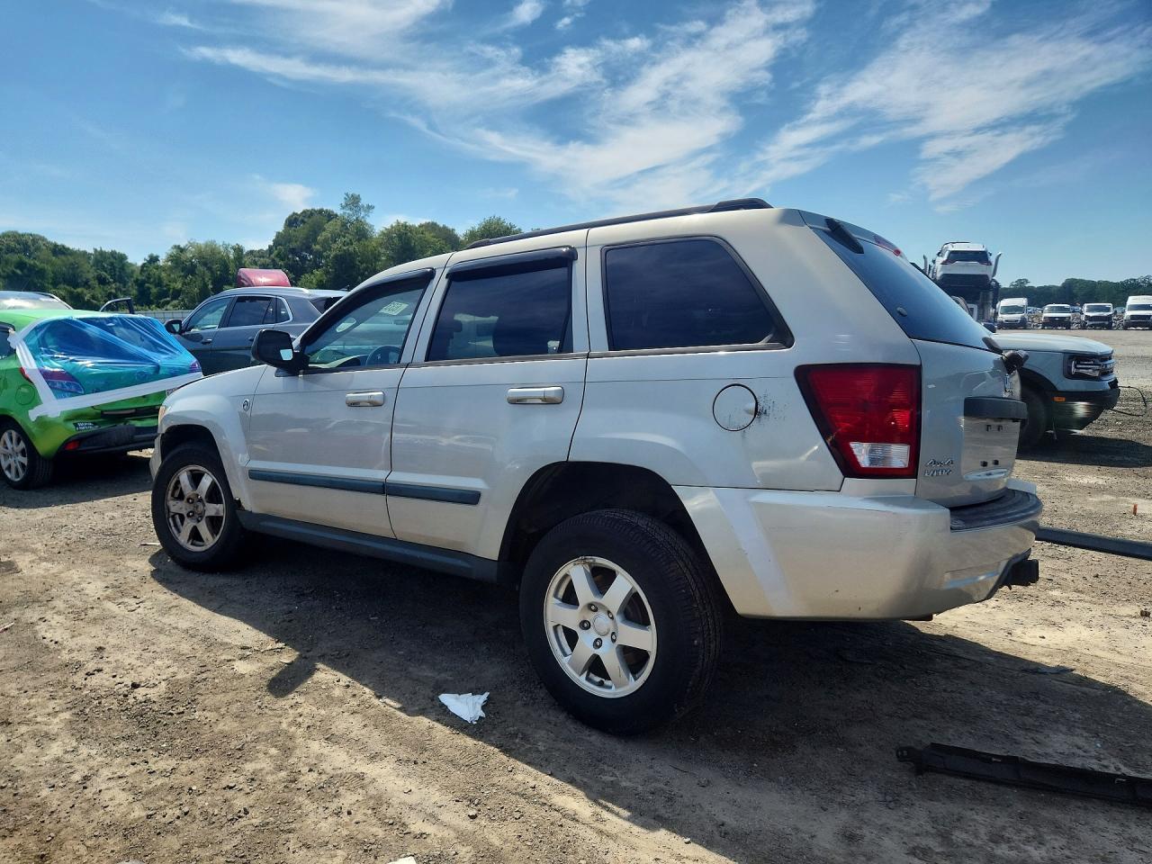 2008 Jeep Grand Cherokee Laredo Silver vin: 1J8HR48N98C164169
