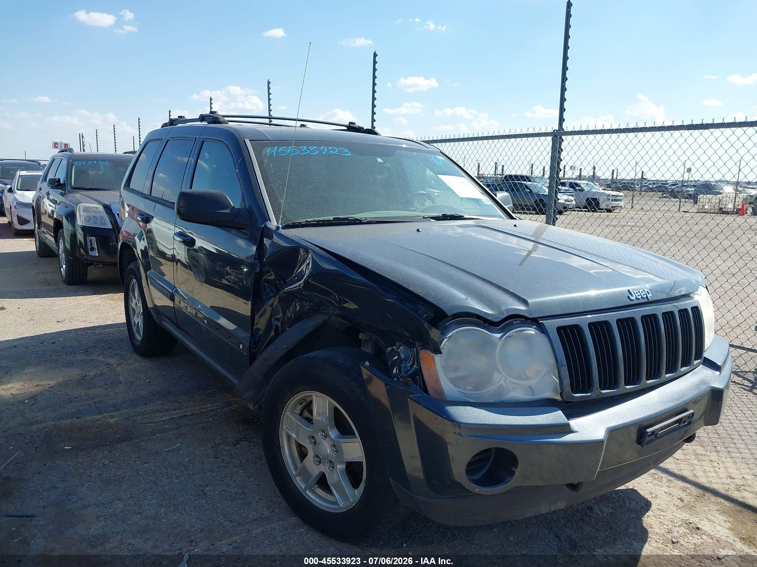 2007 Jeep Grand Cherokee Laredo Gray vin: 1J8HR48P37C645342