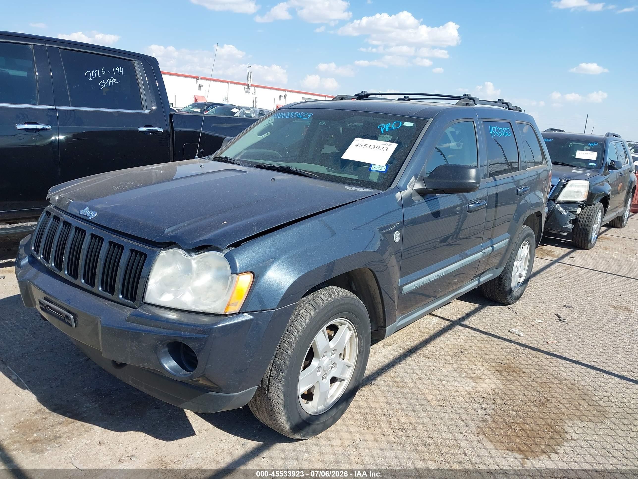2007 Jeep Grand Cherokee Laredo Gray vin: 1J8HR48P37C645342