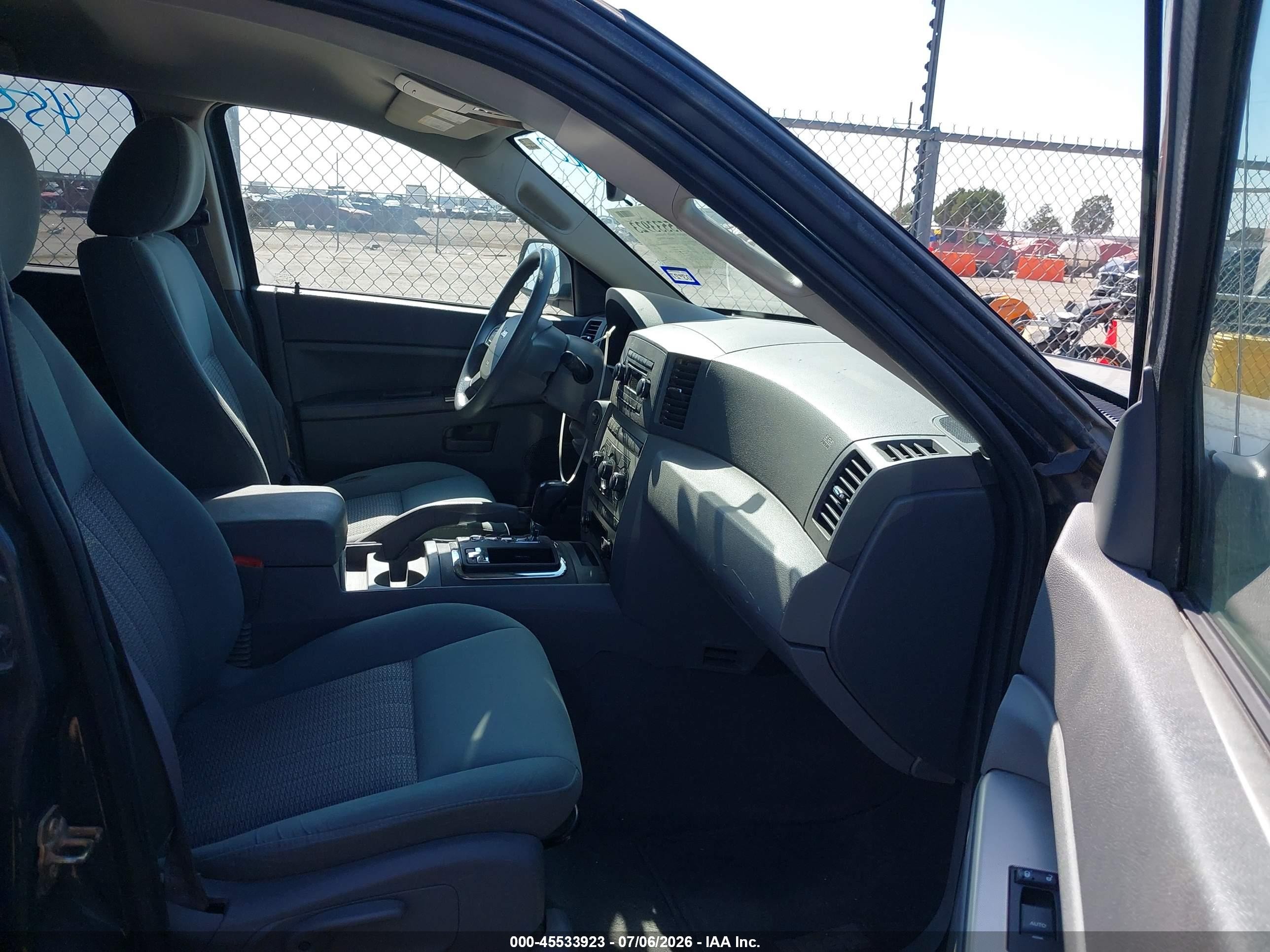 2007 Jeep Grand Cherokee Laredo Gray vin: 1J8HR48P37C645342