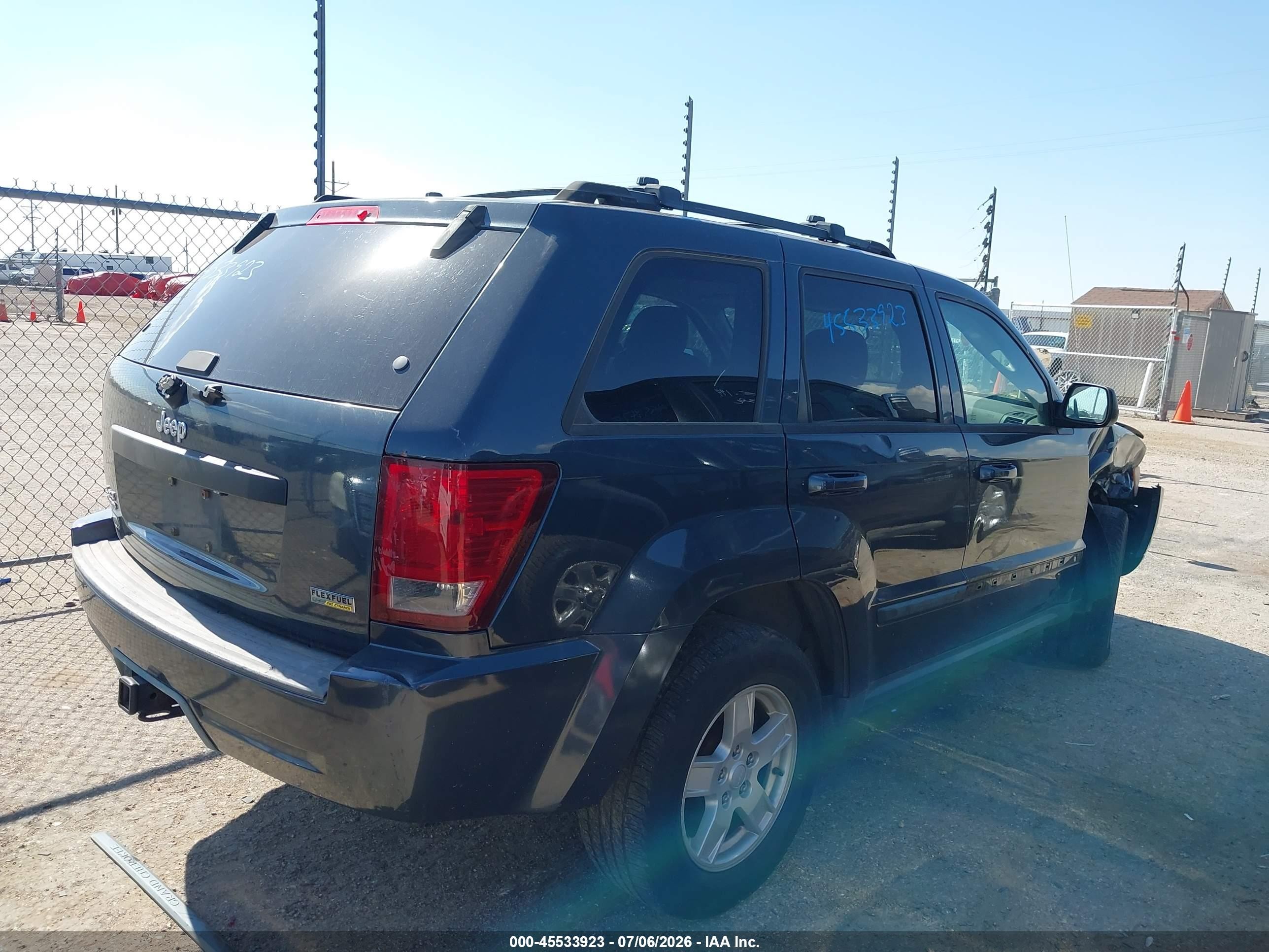 2007 Jeep Grand Cherokee Laredo Gray vin: 1J8HR48P37C645342