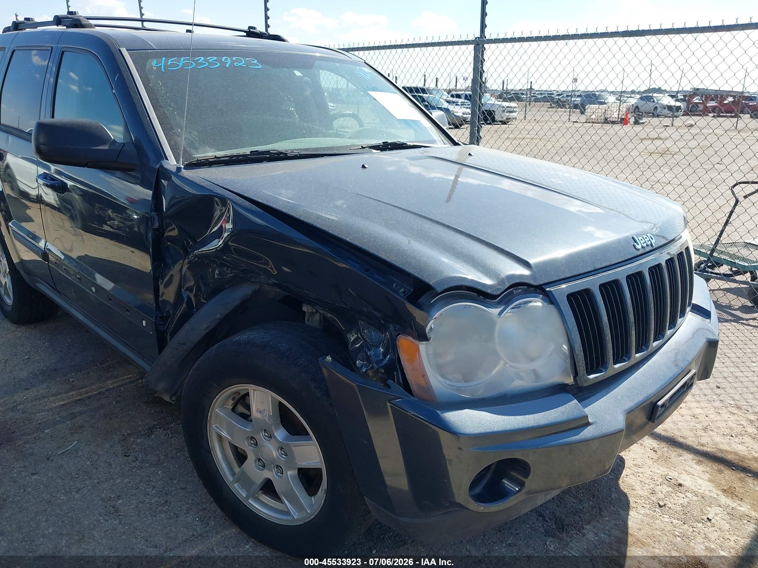 2007 Jeep Grand Cherokee Laredo Gray vin: 1J8HR48P37C645342