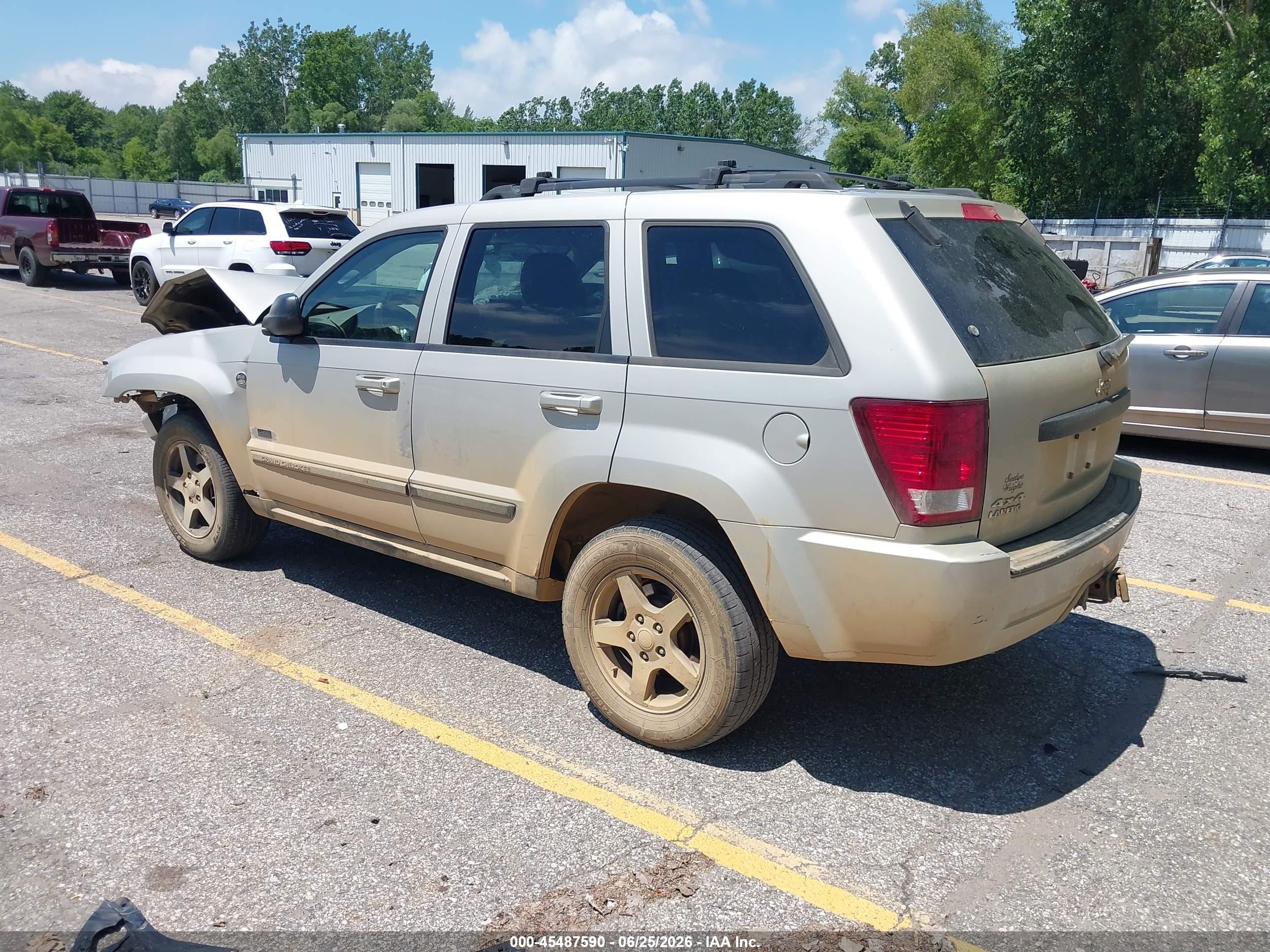 2007 Jeep Grand Cherokee Laredo Silver vin: 1J8HR48P37C695609