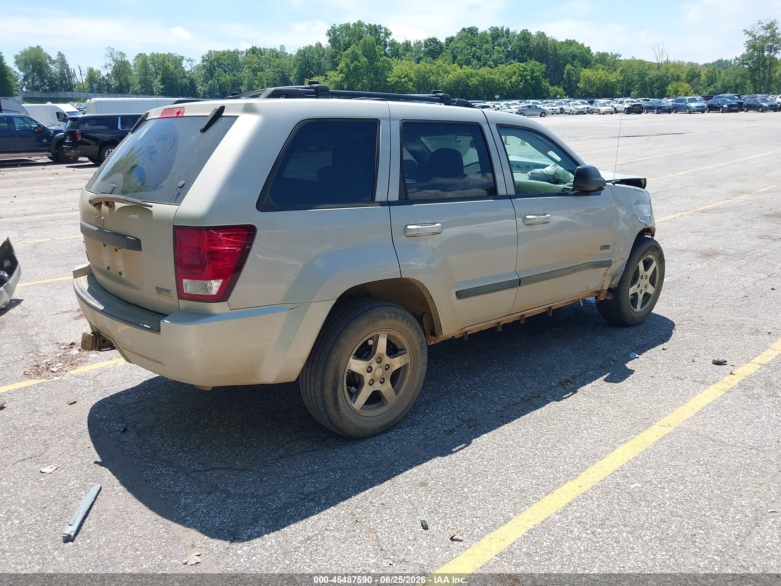2007 Jeep Grand Cherokee Laredo Silver vin: 1J8HR48P37C695609