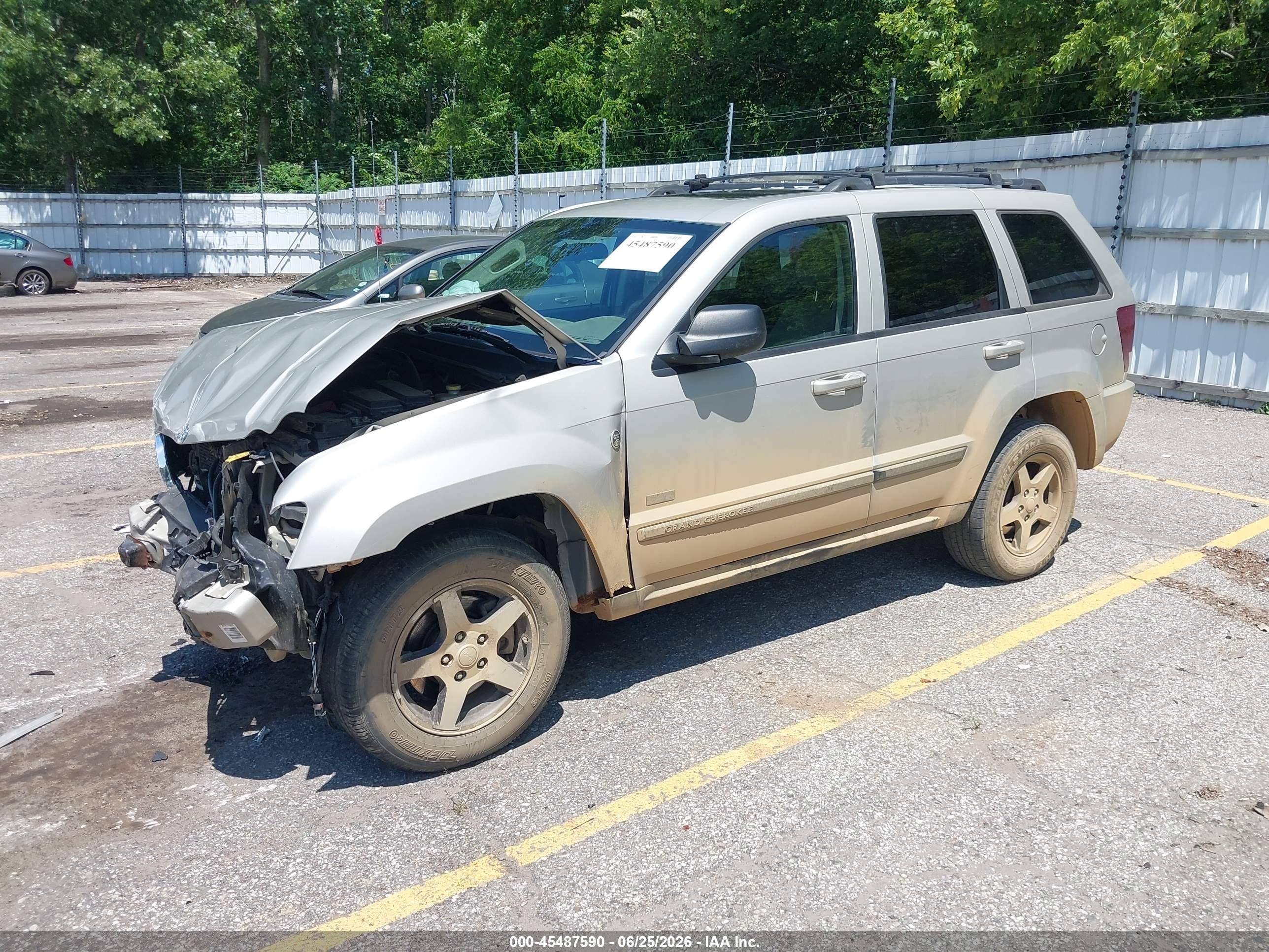2007 Jeep Grand Cherokee Laredo Silver vin: 1J8HR48P37C695609