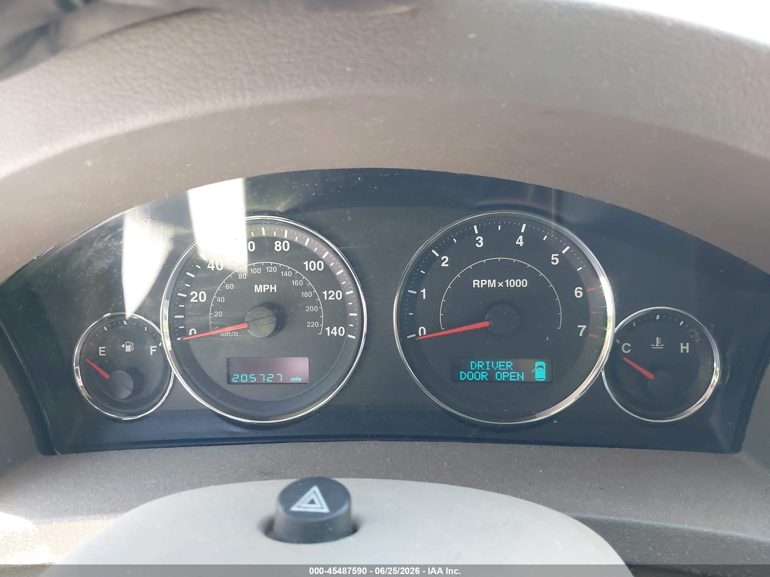 2007 Jeep Grand Cherokee Laredo Silver vin: 1J8HR48P37C695609