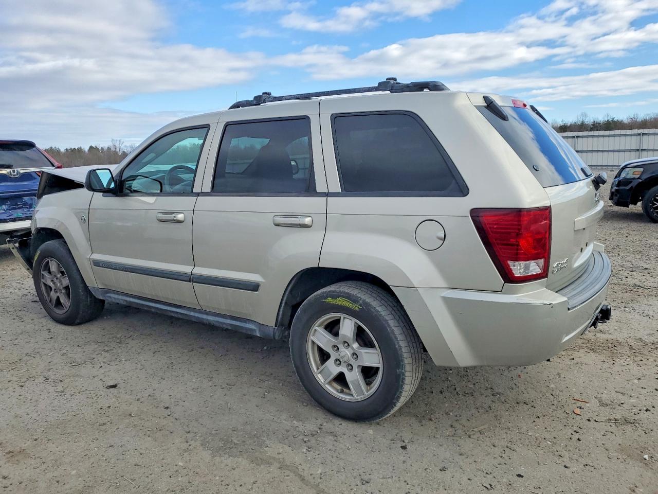 2007 Jeep Grand Cherokee Laredo Серебряный vin: 1J8HR48P77C555336