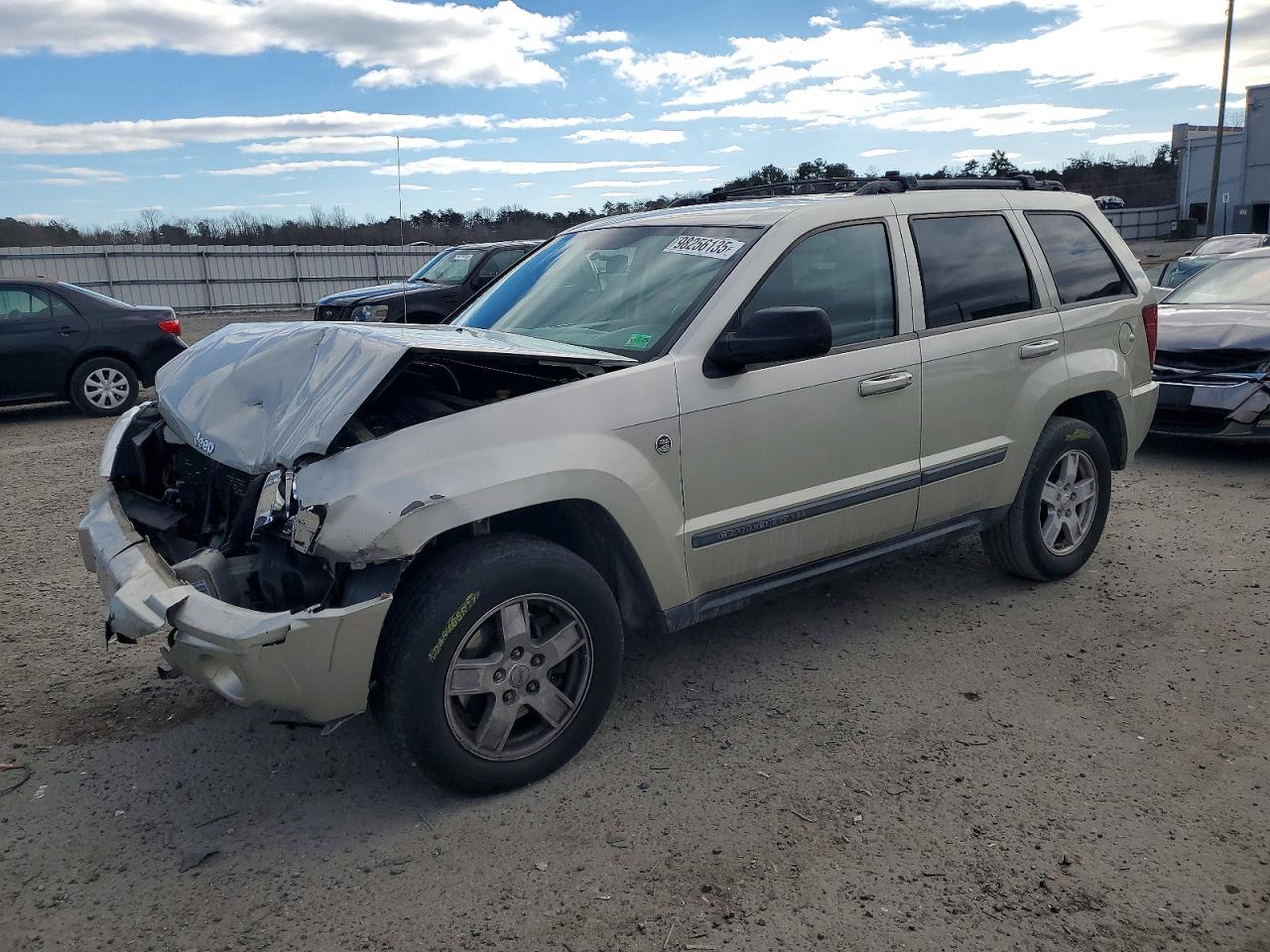 2007 Jeep Grand Cherokee Laredo Серебряный vin: 1J8HR48P77C555336
