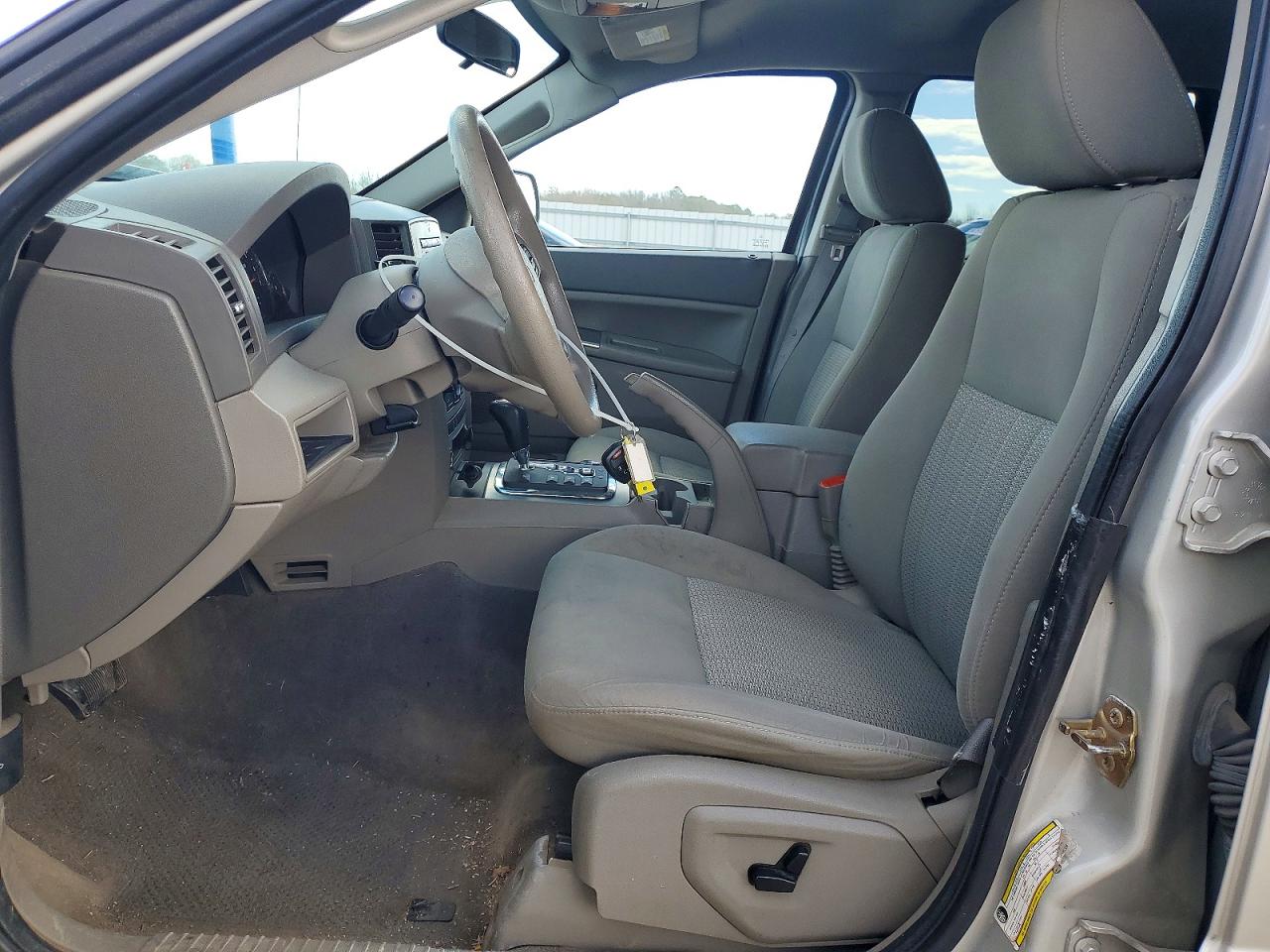 2007 Jeep Grand Cherokee Laredo Серебряный vin: 1J8HR48P77C555336