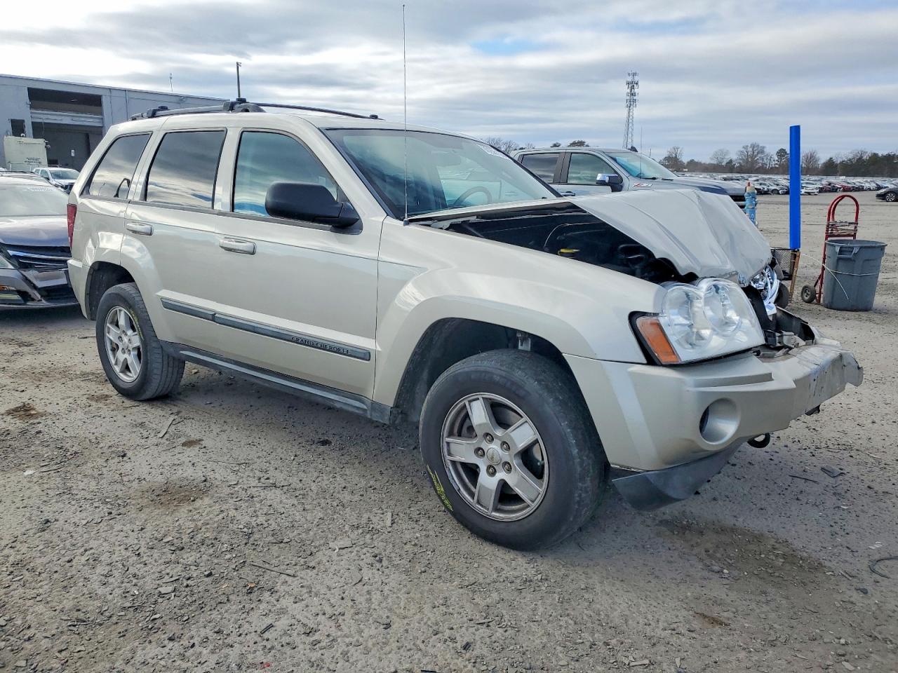 2007 Jeep Grand Cherokee Laredo Серебряный vin: 1J8HR48P77C555336