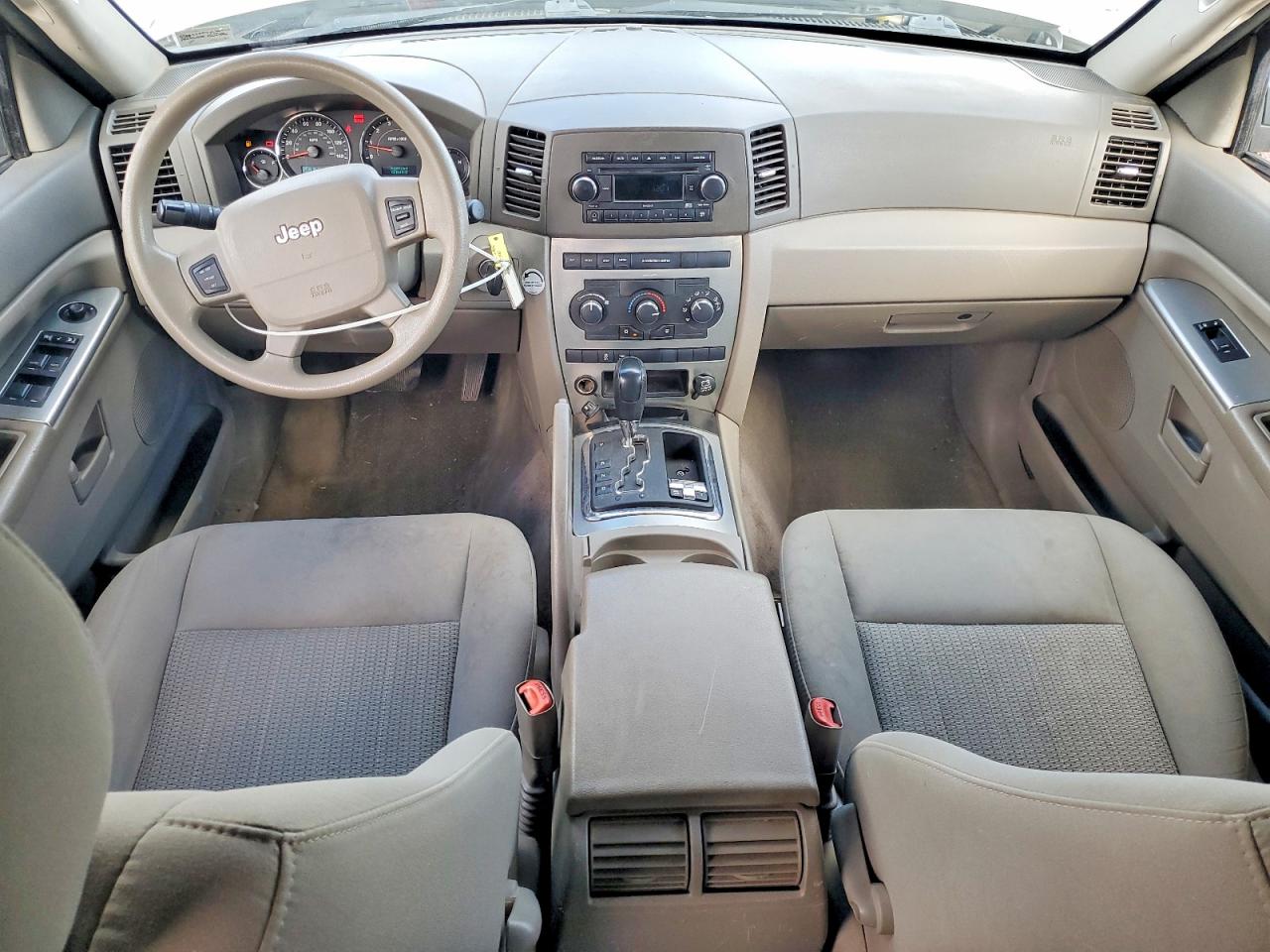 2007 Jeep Grand Cherokee Laredo Серебряный vin: 1J8HR48P77C555336