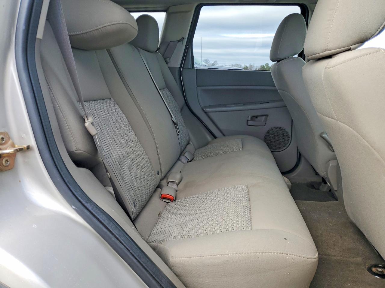 2007 Jeep Grand Cherokee Laredo Серебряный vin: 1J8HR48P77C555336
