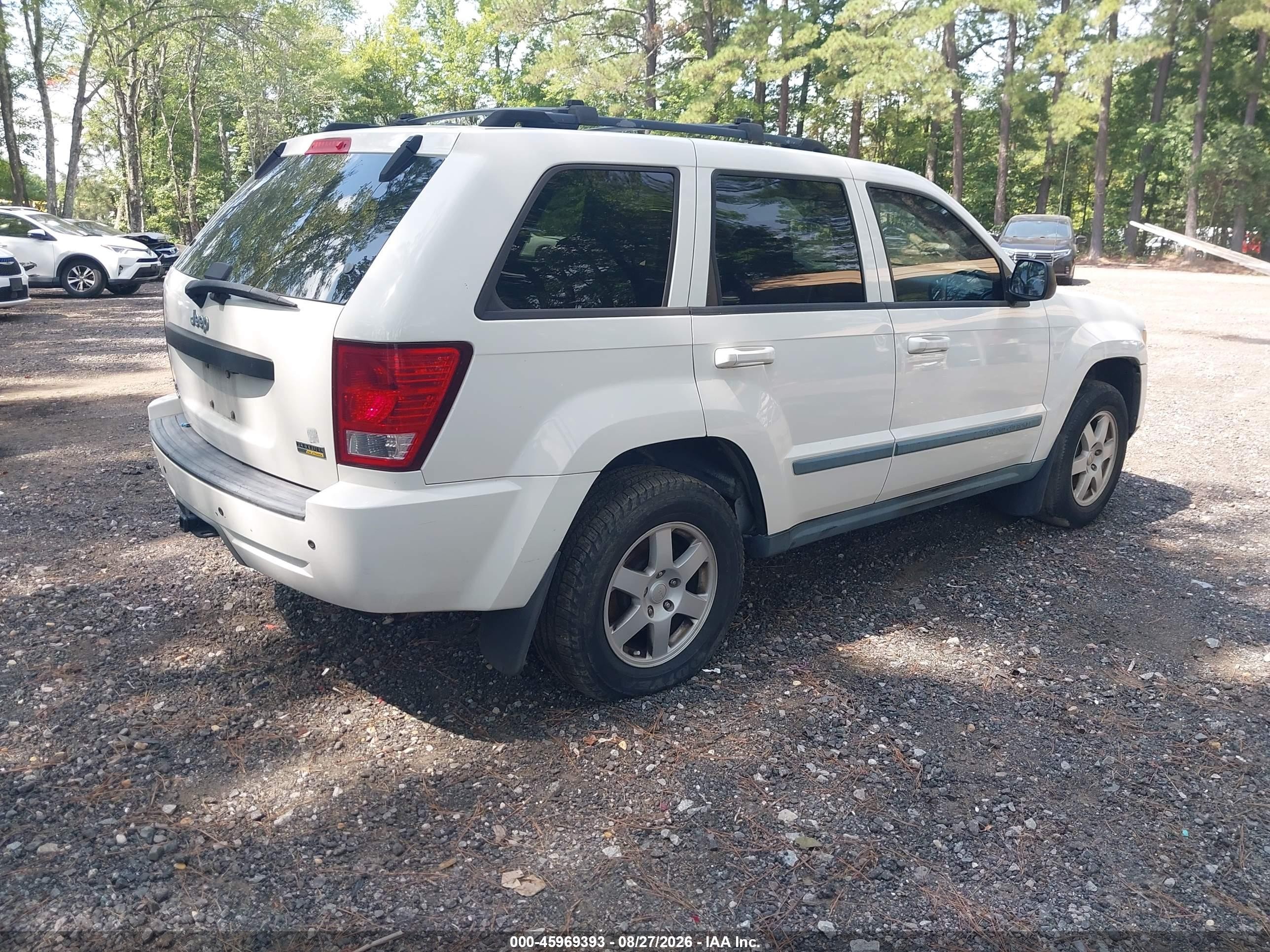 2009 Jeep Grand Cherokee Laredo Белый vin: 1J8HR48P89C545675