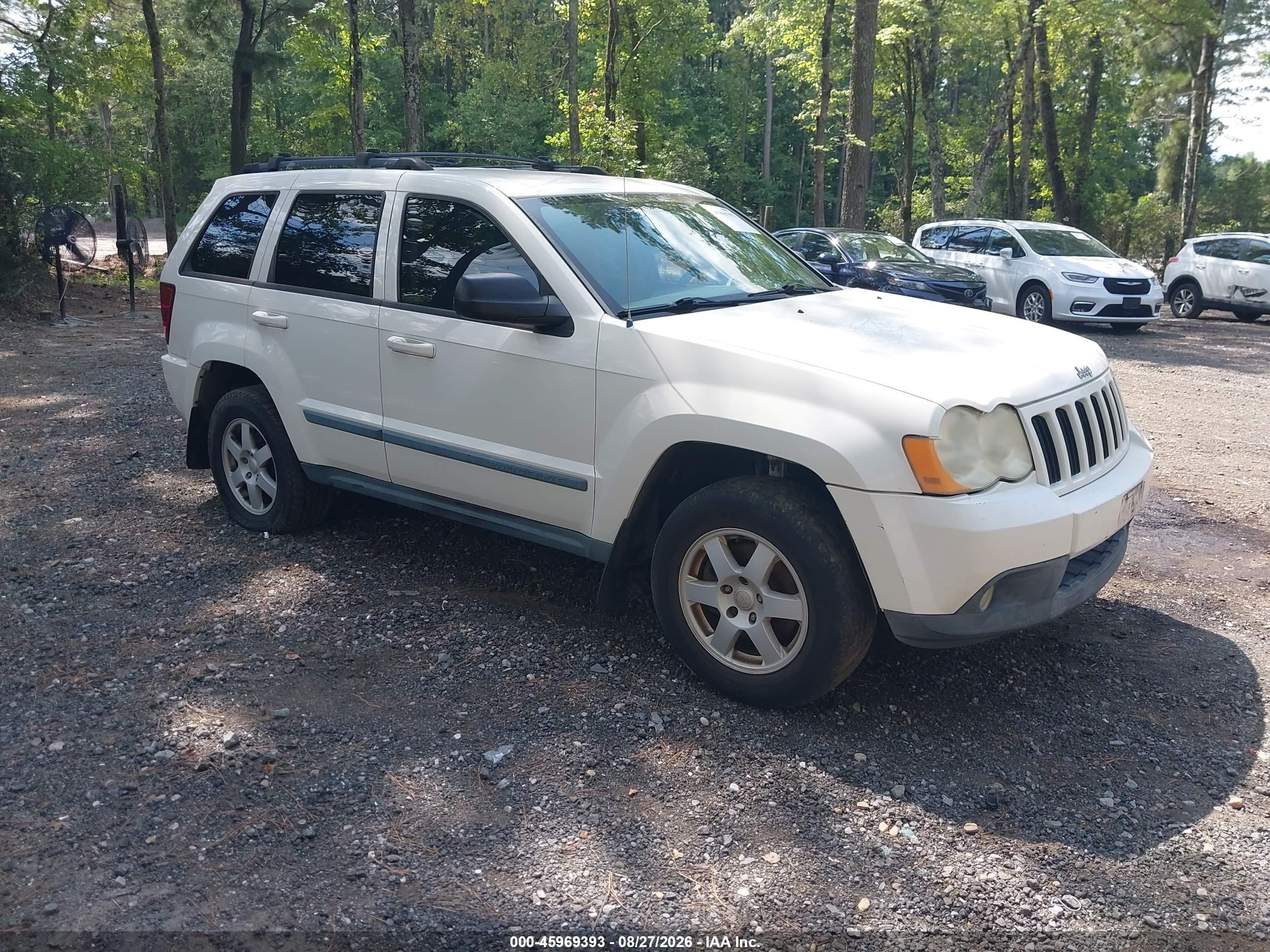 2009 Jeep Grand Cherokee Laredo Белый vin: 1J8HR48P89C545675
