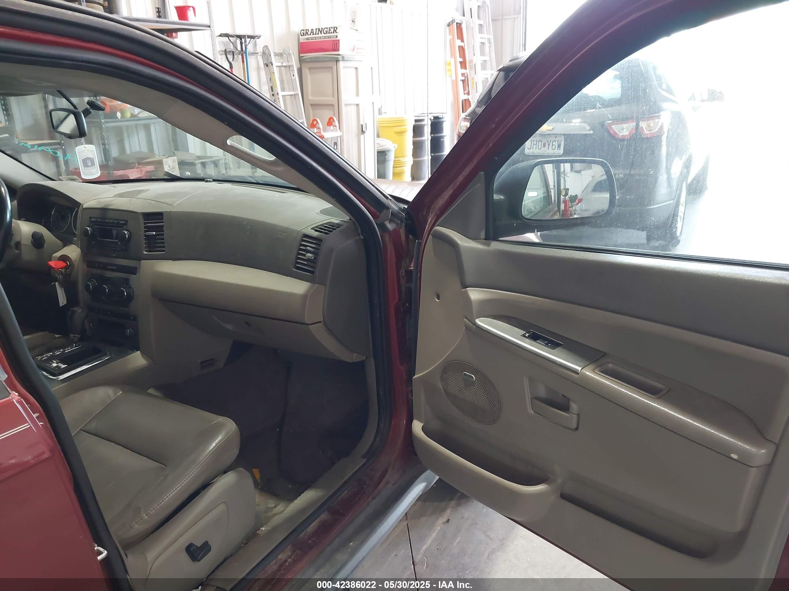 2007 Jeep Grand Cherokee Laredo Burgundy vin: 1J8HR48PX7C680184