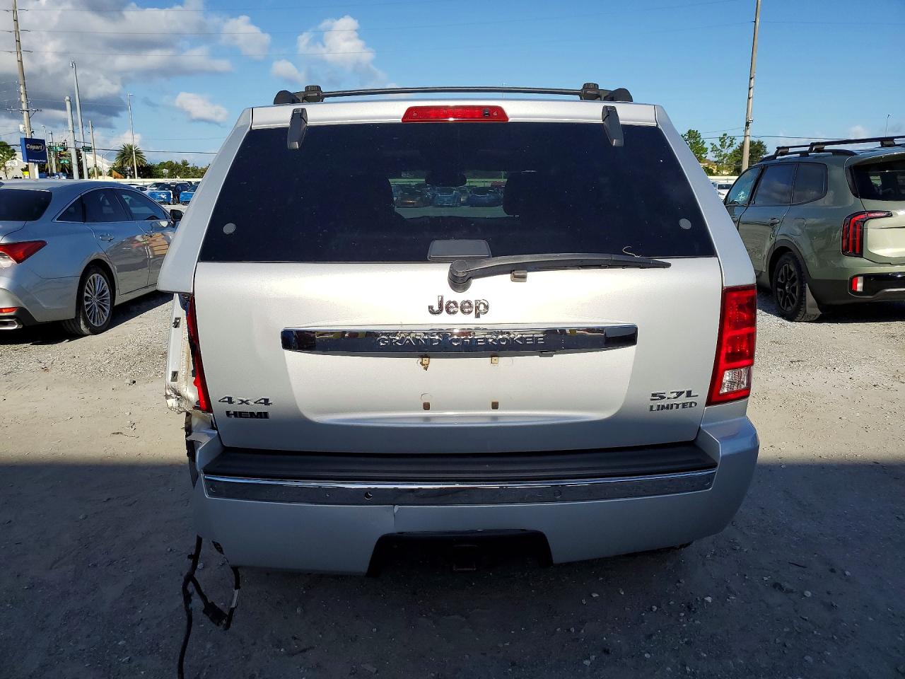 2005 Jeep Grand Cherokee Limited Silver vin: 1J8HR58215C512439
