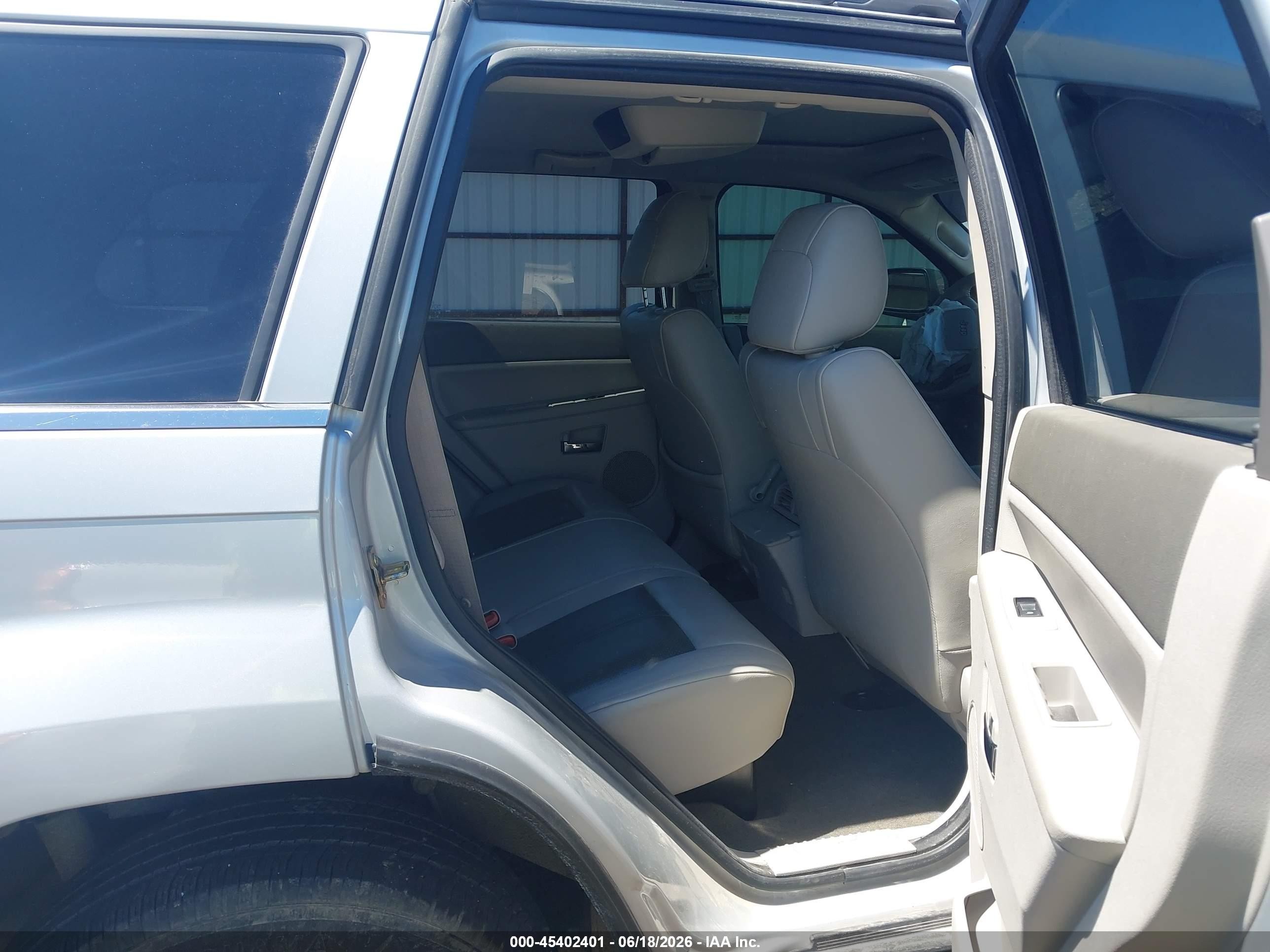2006 Jeep Grand Cherokee Limited Silver vin: 1J8HR58236C181493