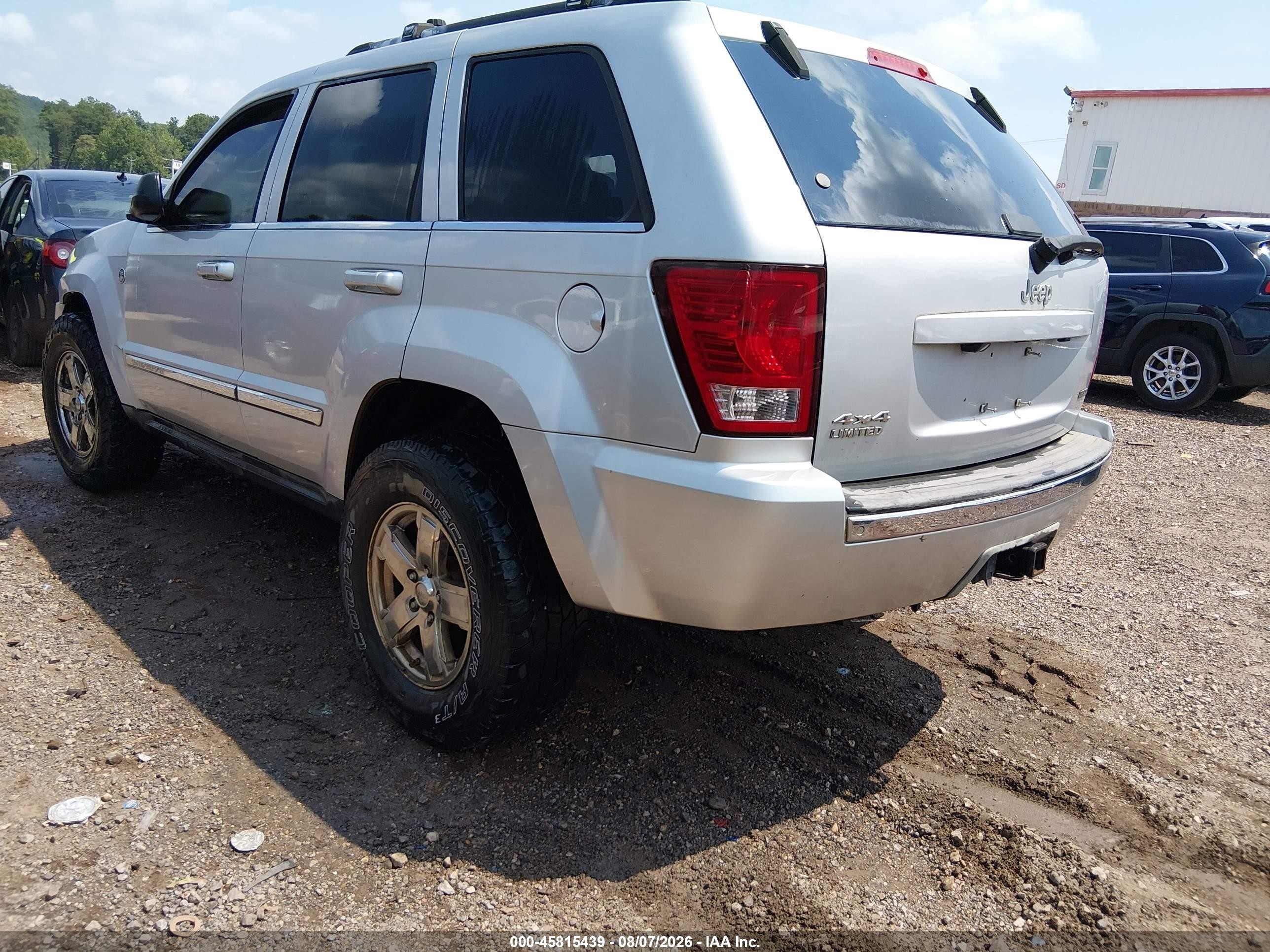 2007 Jeep Grand Cherokee Limited Silver vin: 1J8HR58237C535384