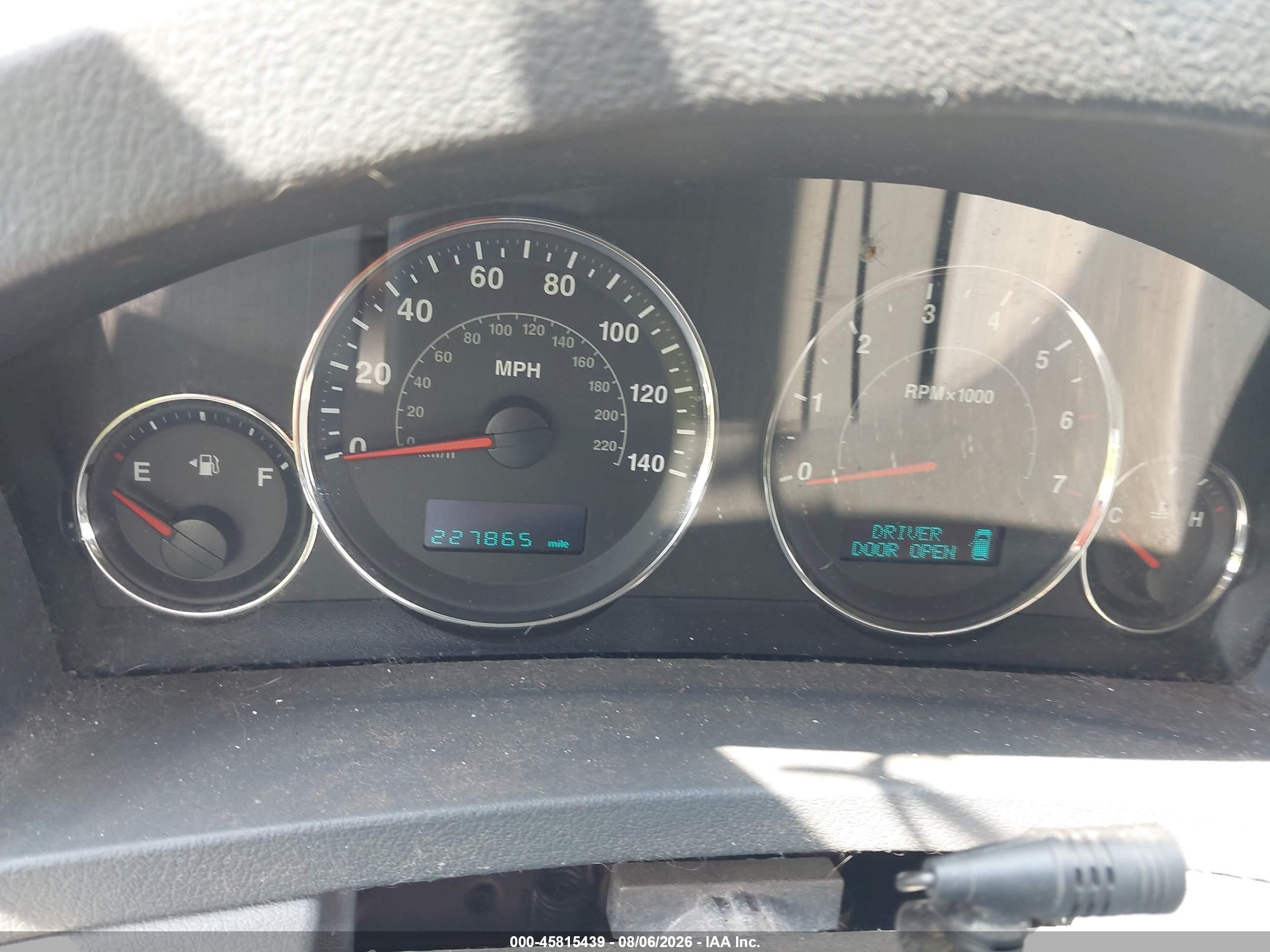 2007 Jeep Grand Cherokee Limited Silver vin: 1J8HR58237C535384