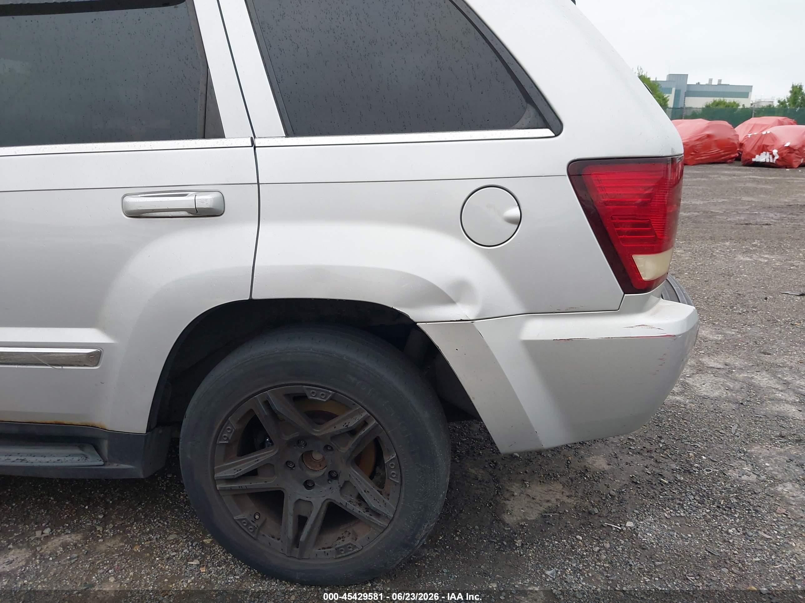 2008 Jeep Grand Cherokee Limited Silver vin: 1J8HR58248C243714