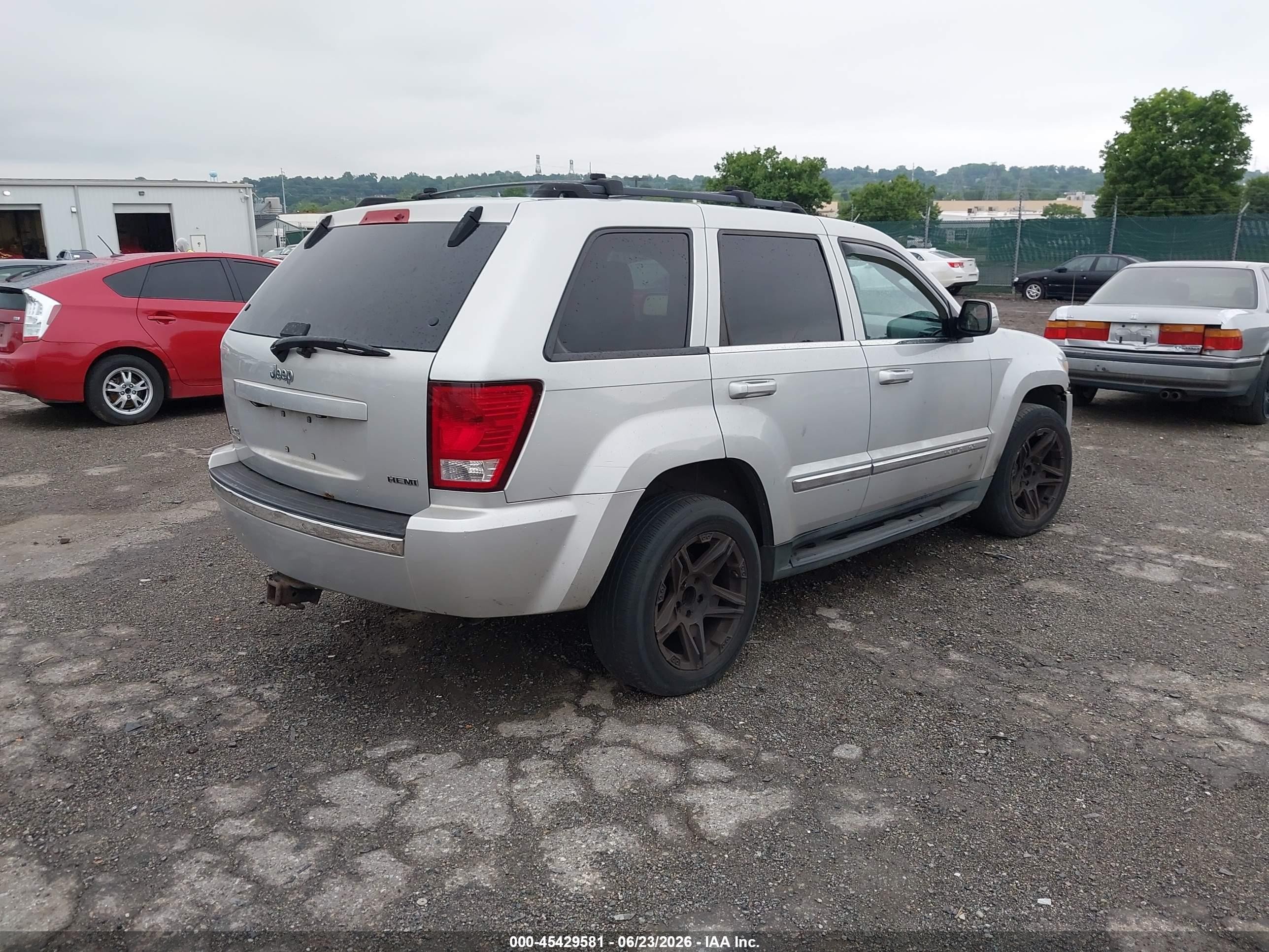 2008 Jeep Grand Cherokee Limited Silver vin: 1J8HR58248C243714