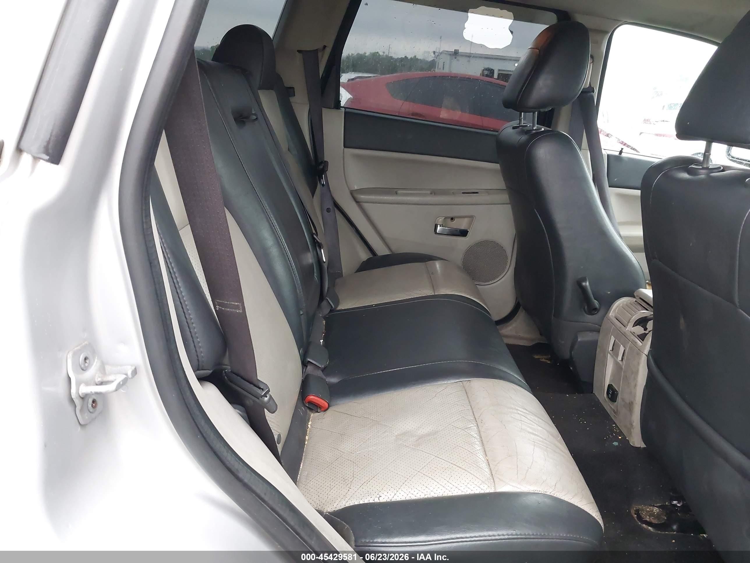 2008 Jeep Grand Cherokee Limited Silver vin: 1J8HR58248C243714