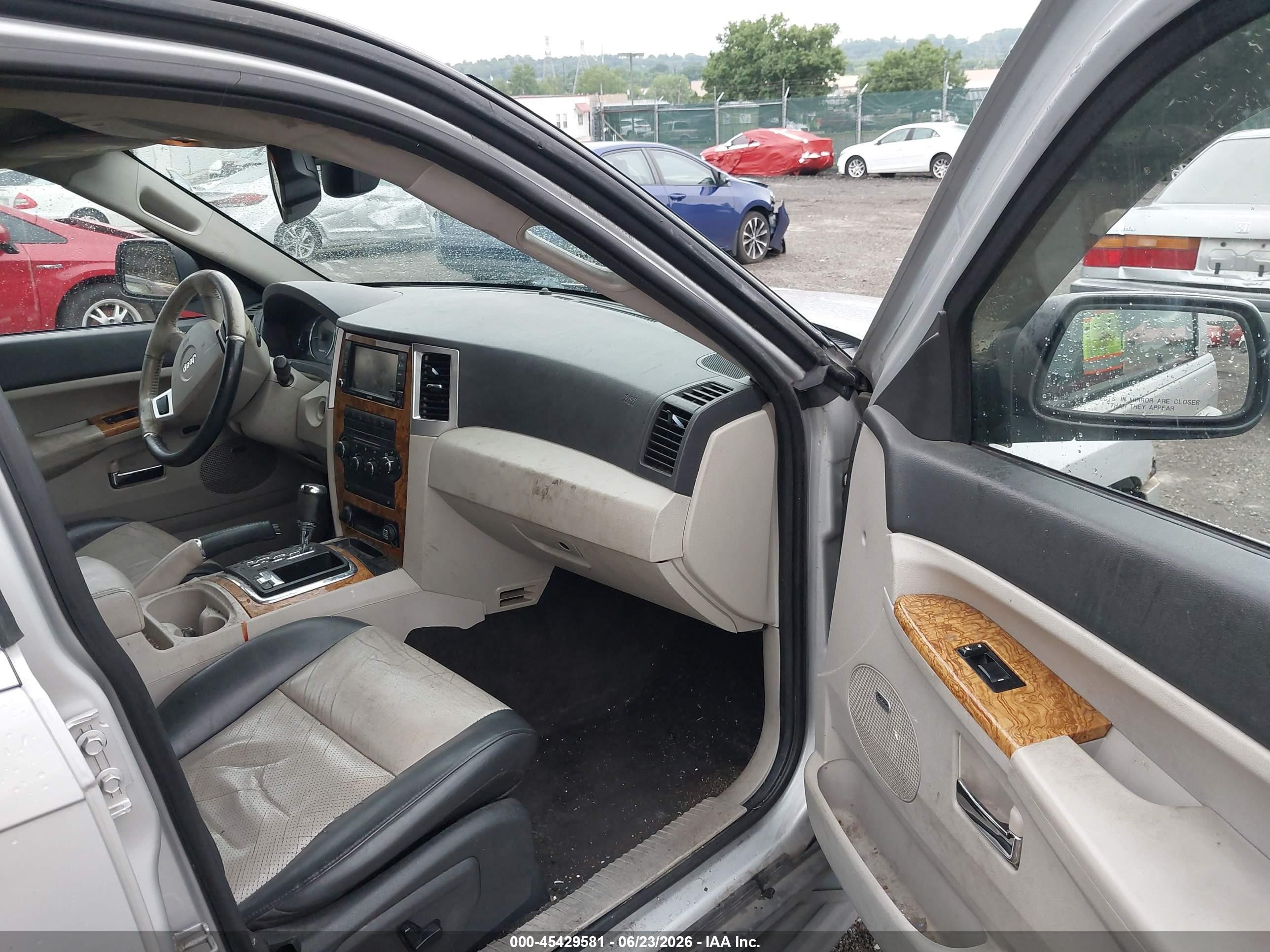 2008 Jeep Grand Cherokee Limited Silver vin: 1J8HR58248C243714