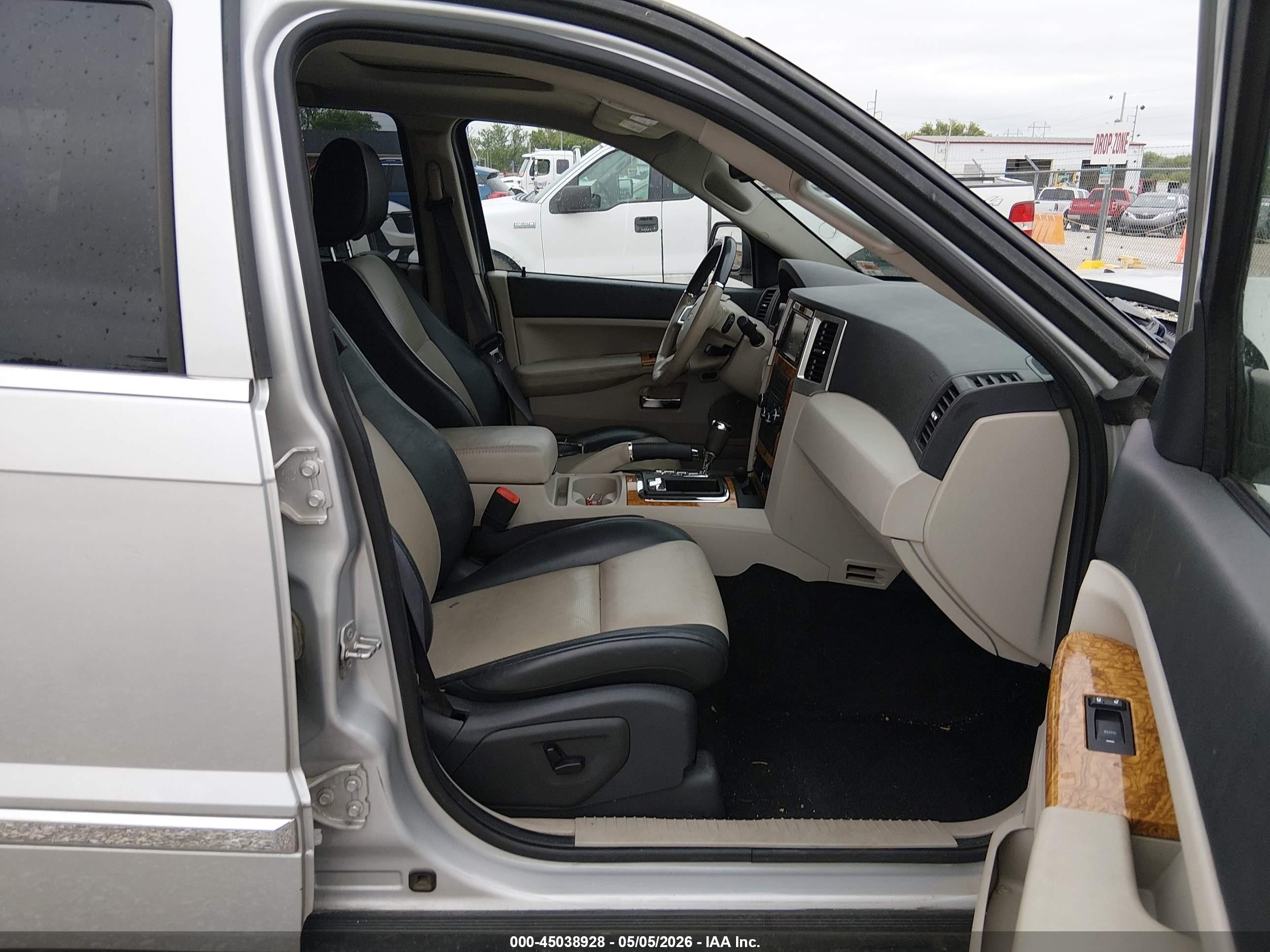 2008 Jeep Grand Cherokee Limited Silver vin: 1J8HR58258C213573