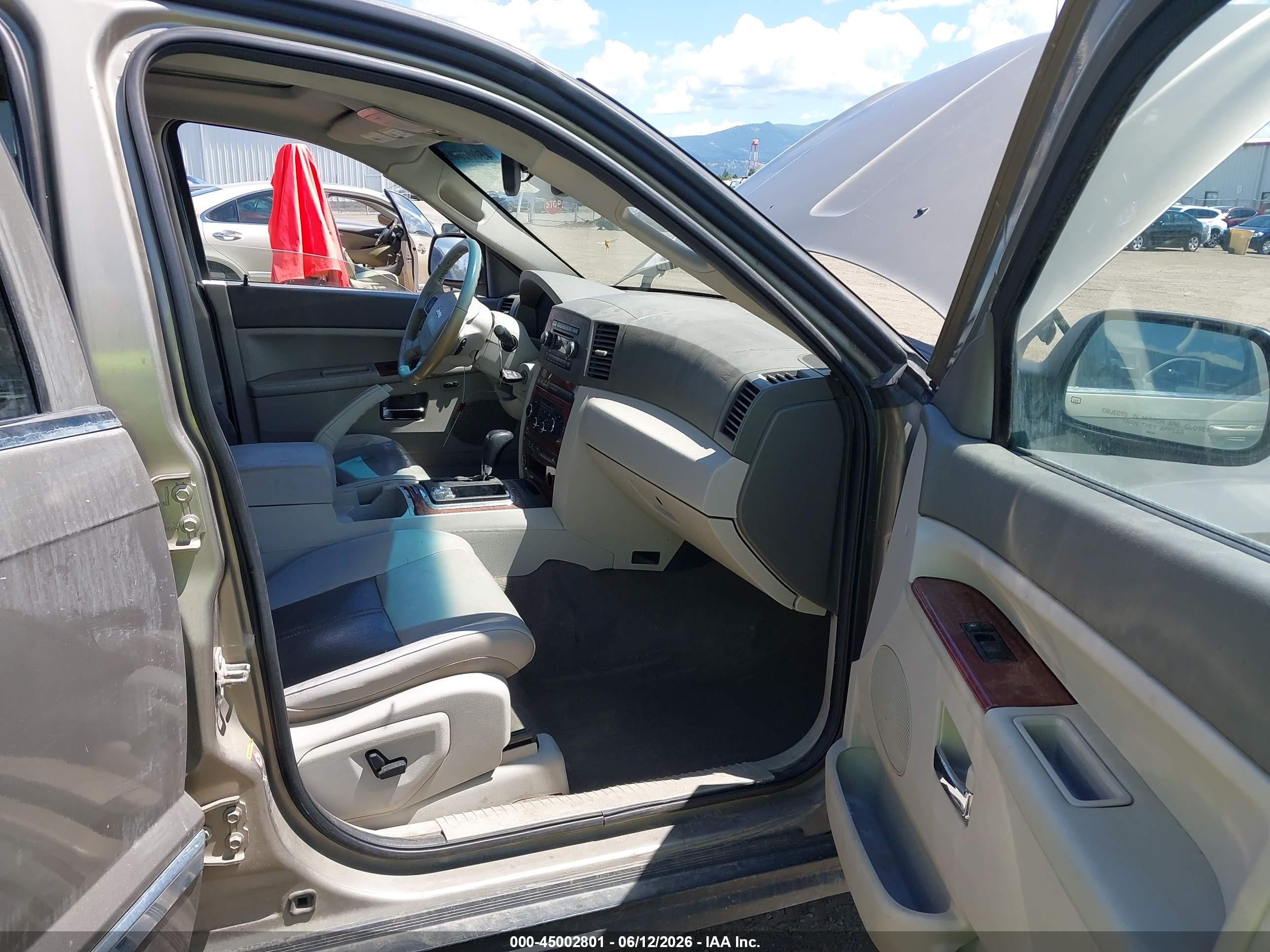 2005 Jeep Grand Cherokee Limited Gold vin: 1J8HR58NX5C557048