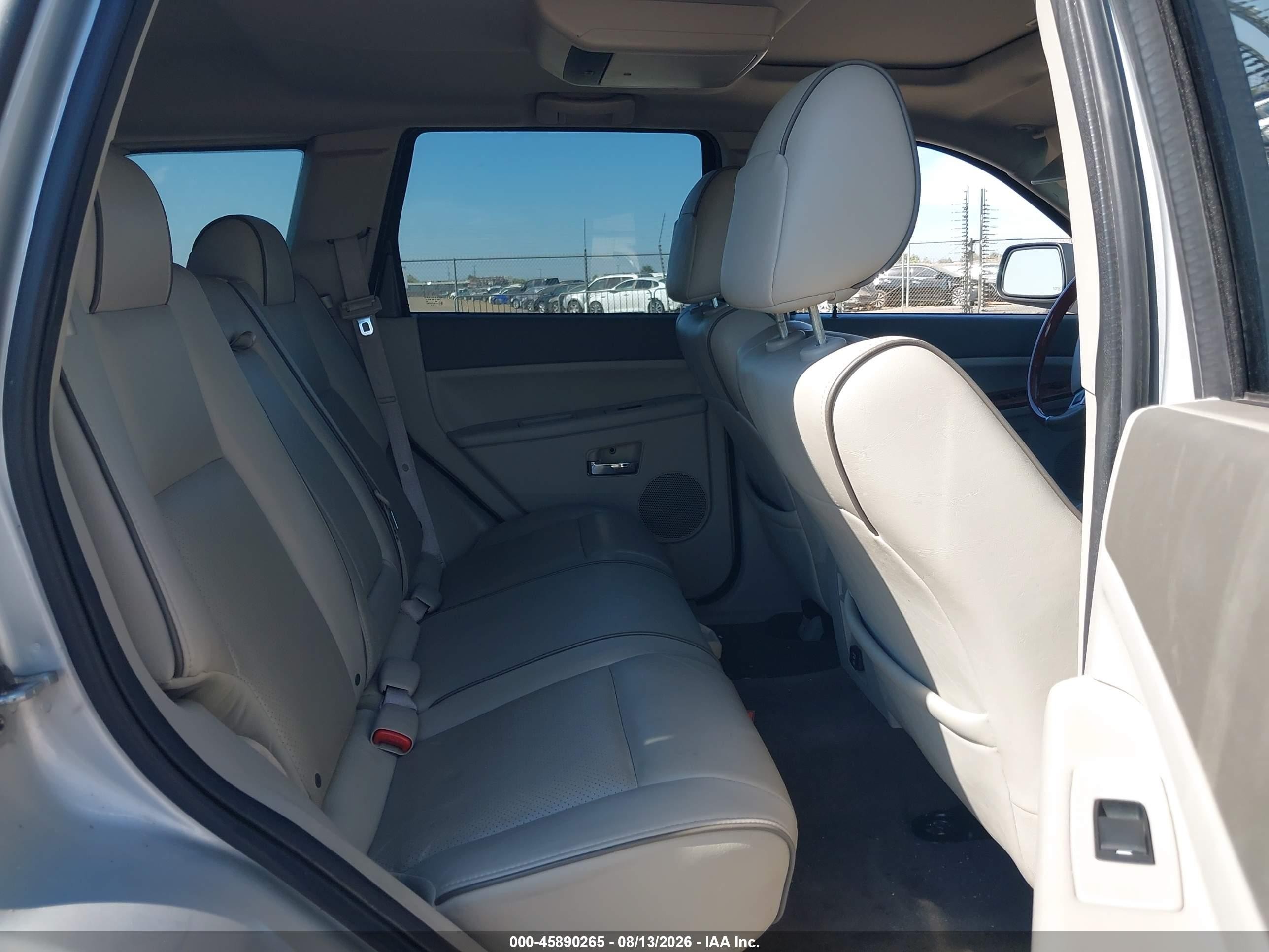 2008 Jeep Grand Cherokee Overland Silver vin: 1J8HR68298C185752