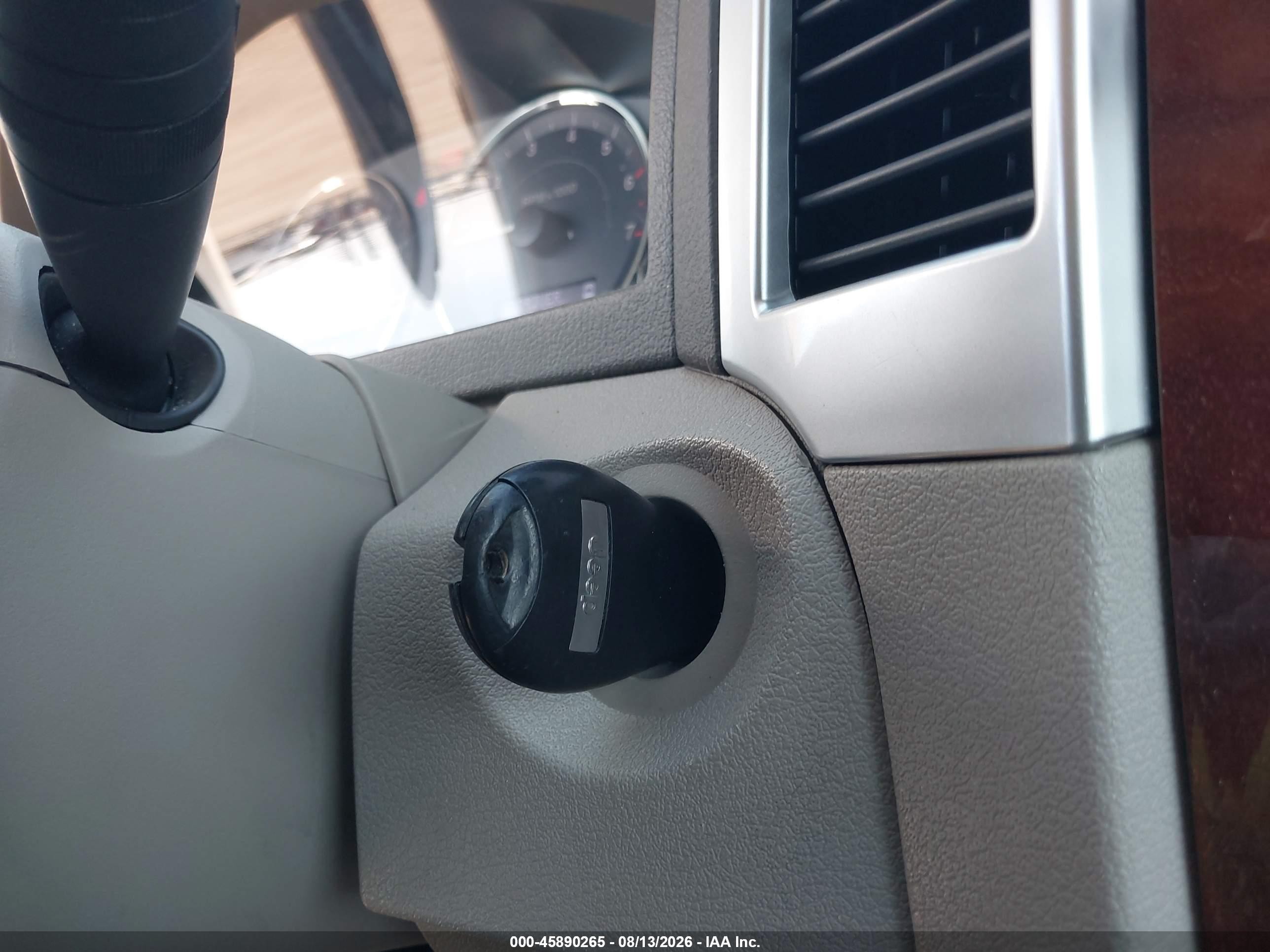 2008 Jeep Grand Cherokee Overland Silver vin: 1J8HR68298C185752