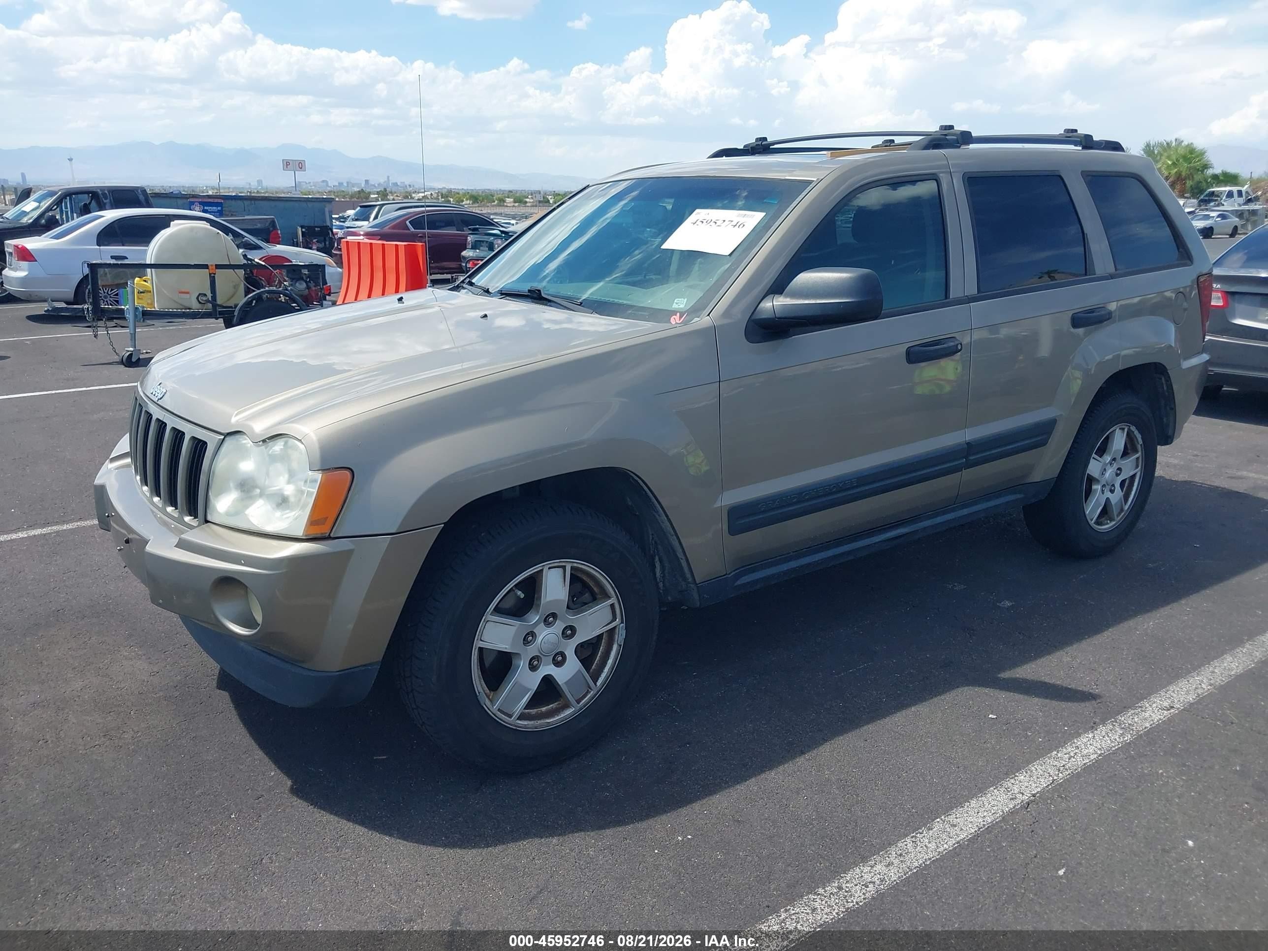 2005 Jeep Grand Cherokee Laredo Gold vin: 1J8HS48N15C724234