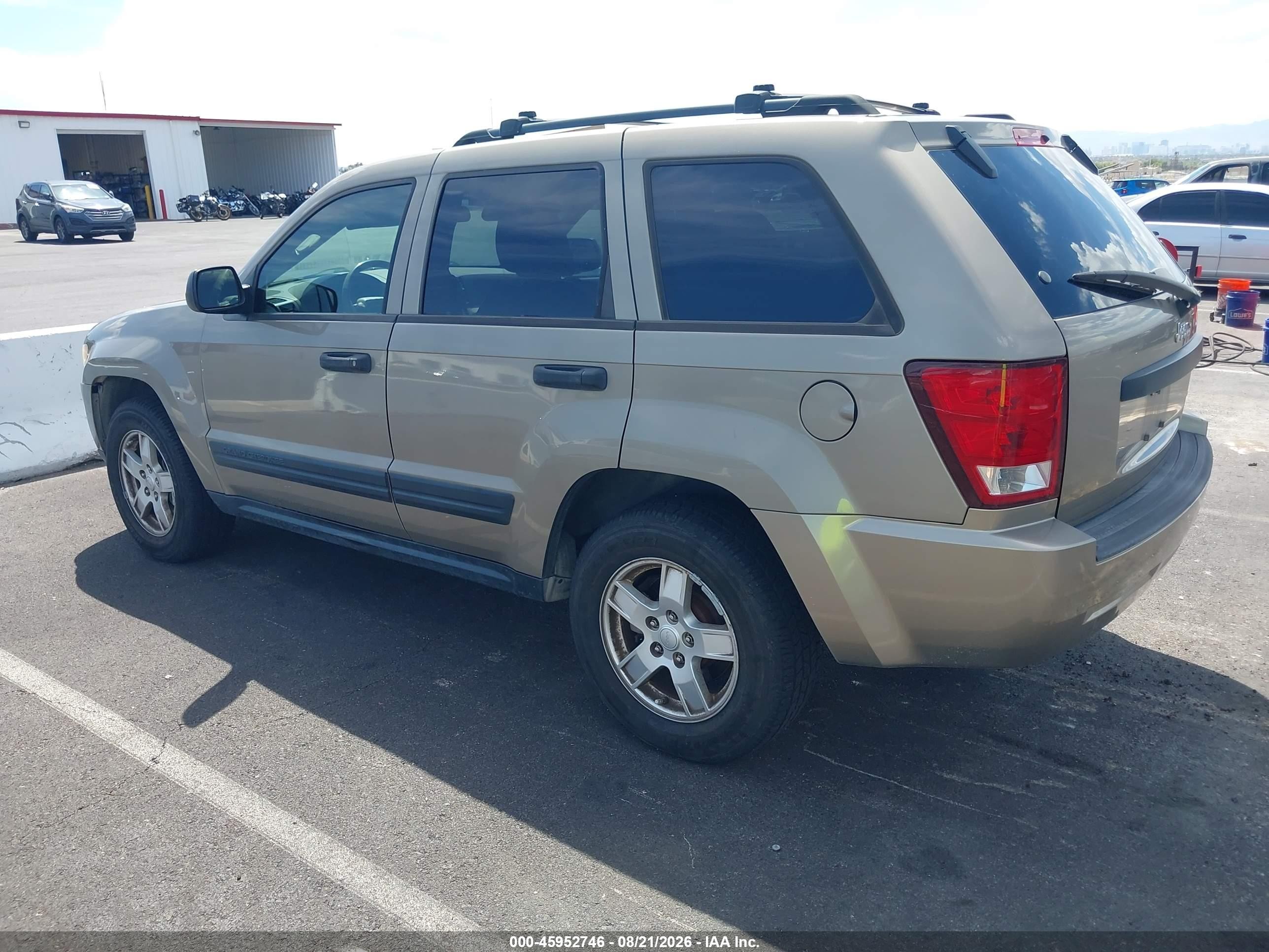 2005 Jeep Grand Cherokee Laredo Gold vin: 1J8HS48N15C724234