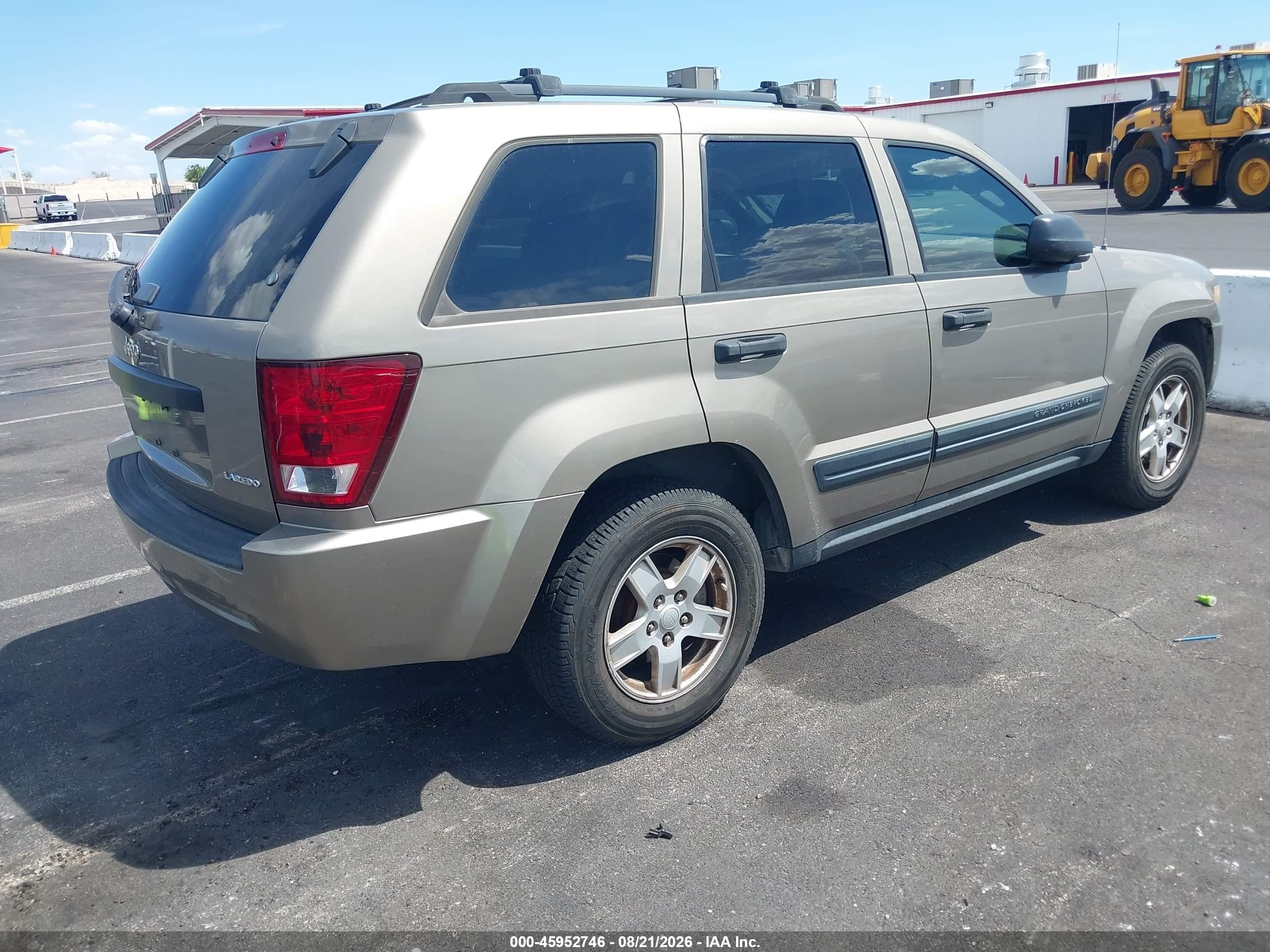 2005 Jeep Grand Cherokee Laredo Gold vin: 1J8HS48N15C724234