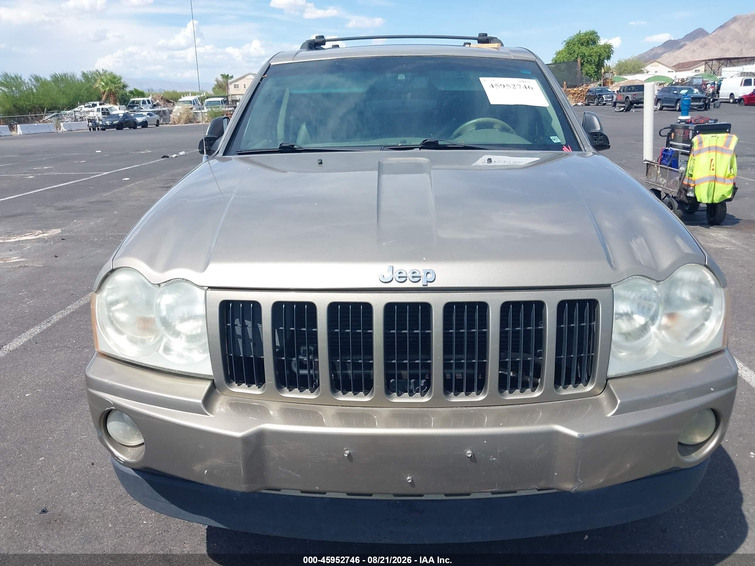 2005 Jeep Grand Cherokee Laredo Gold vin: 1J8HS48N15C724234