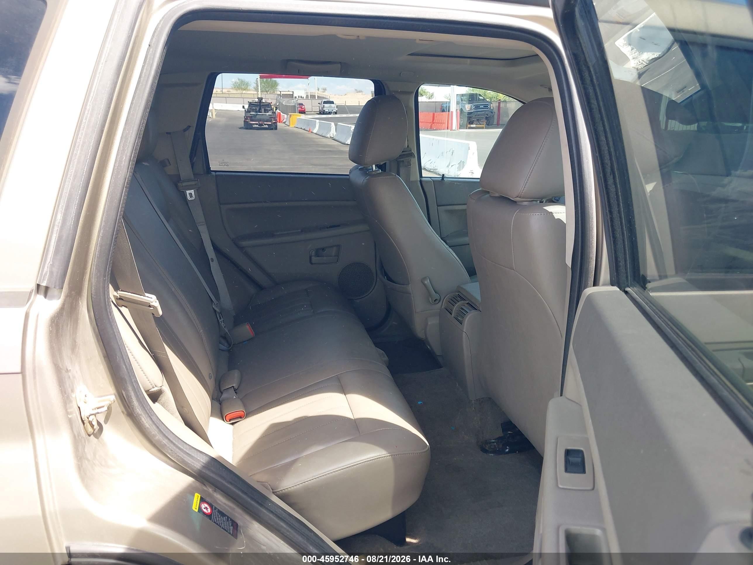 2005 Jeep Grand Cherokee Laredo Gold vin: 1J8HS48N15C724234