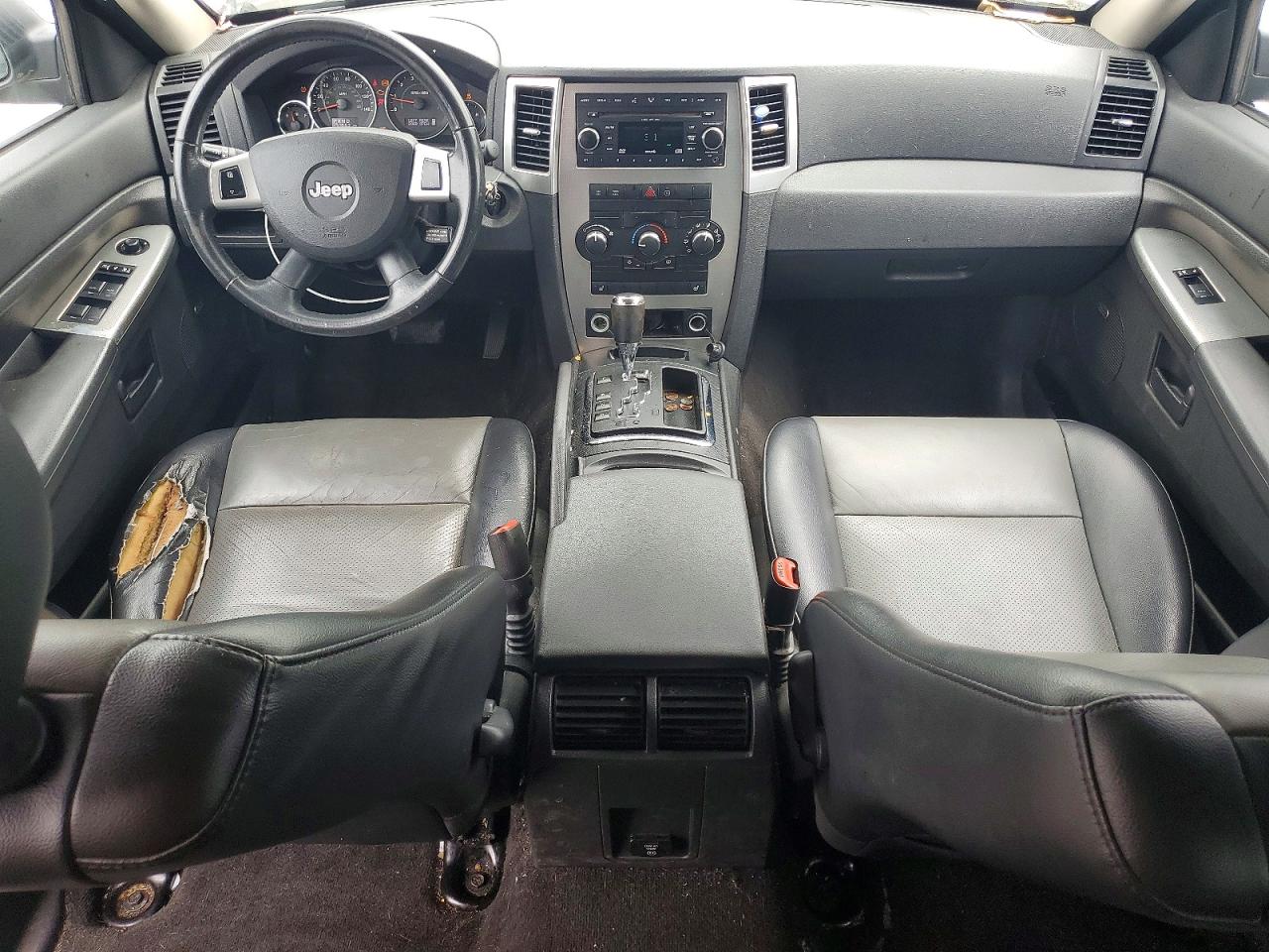 2008 Jeep Grand Cherokee Laredo Silver vin: 1J8HS48N28C236236