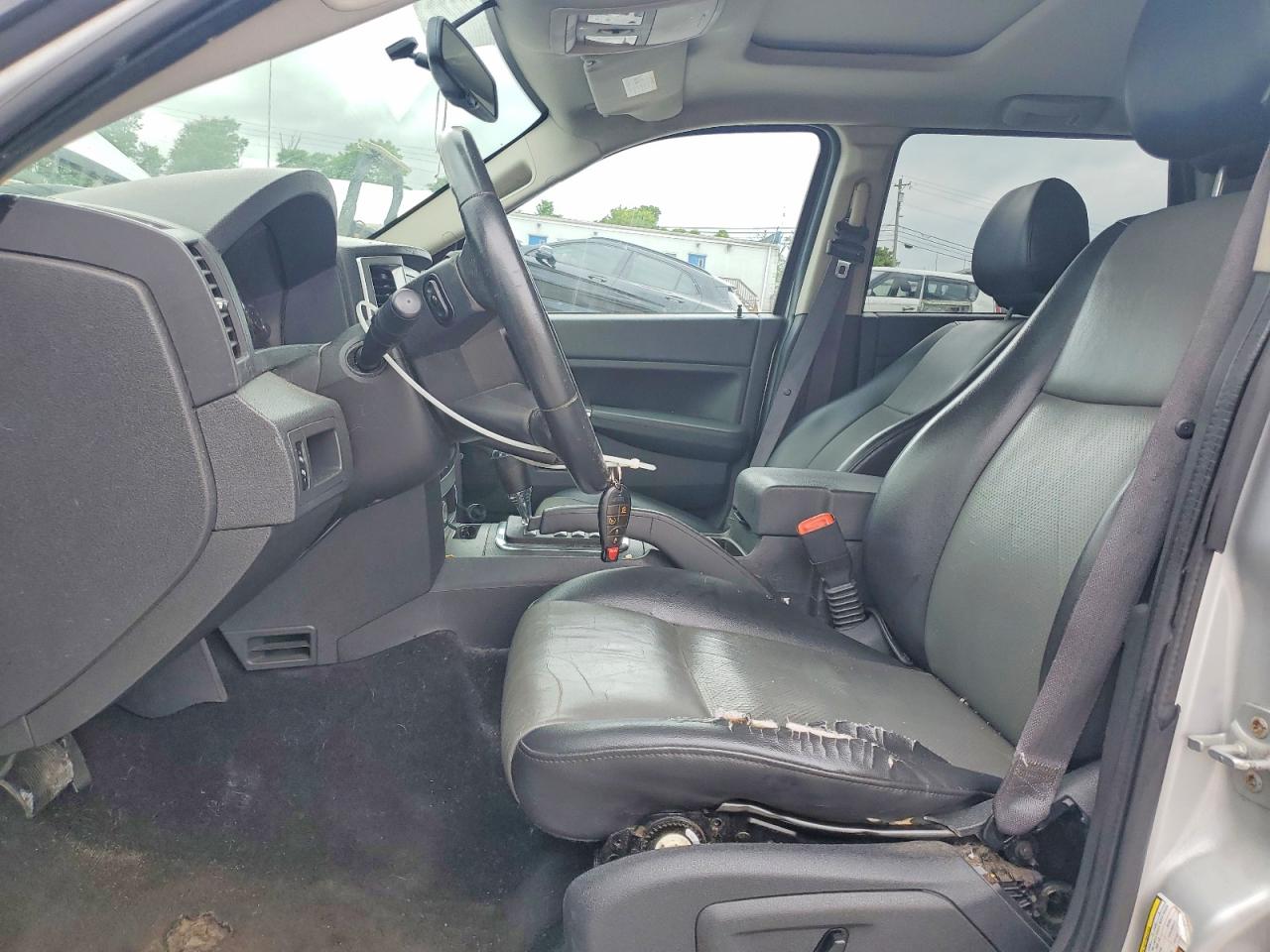 2008 Jeep Grand Cherokee Laredo Silver vin: 1J8HS48N28C236236