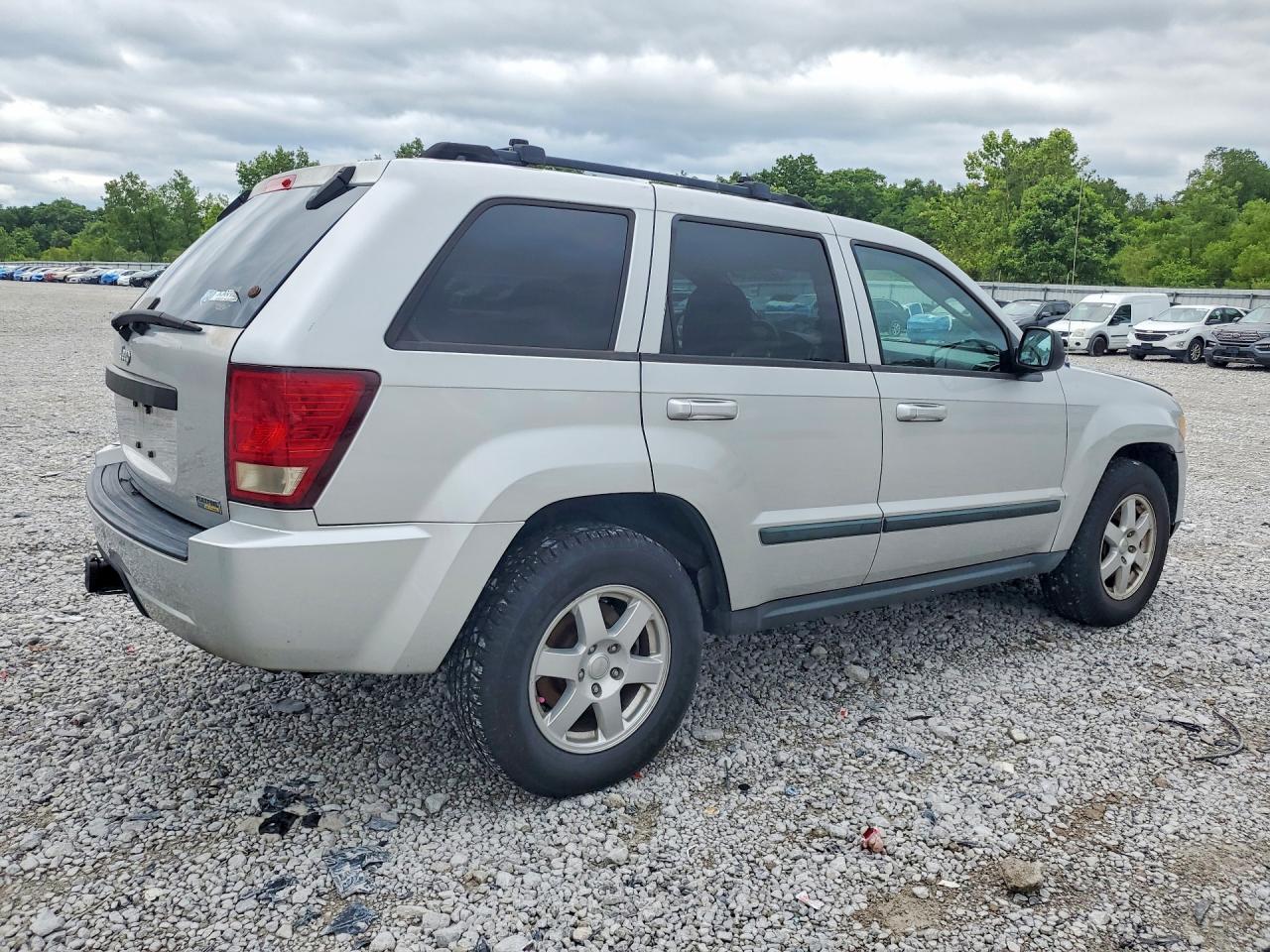2008 Jeep Grand Cherokee Laredo Silver vin: 1J8HS48N28C236236