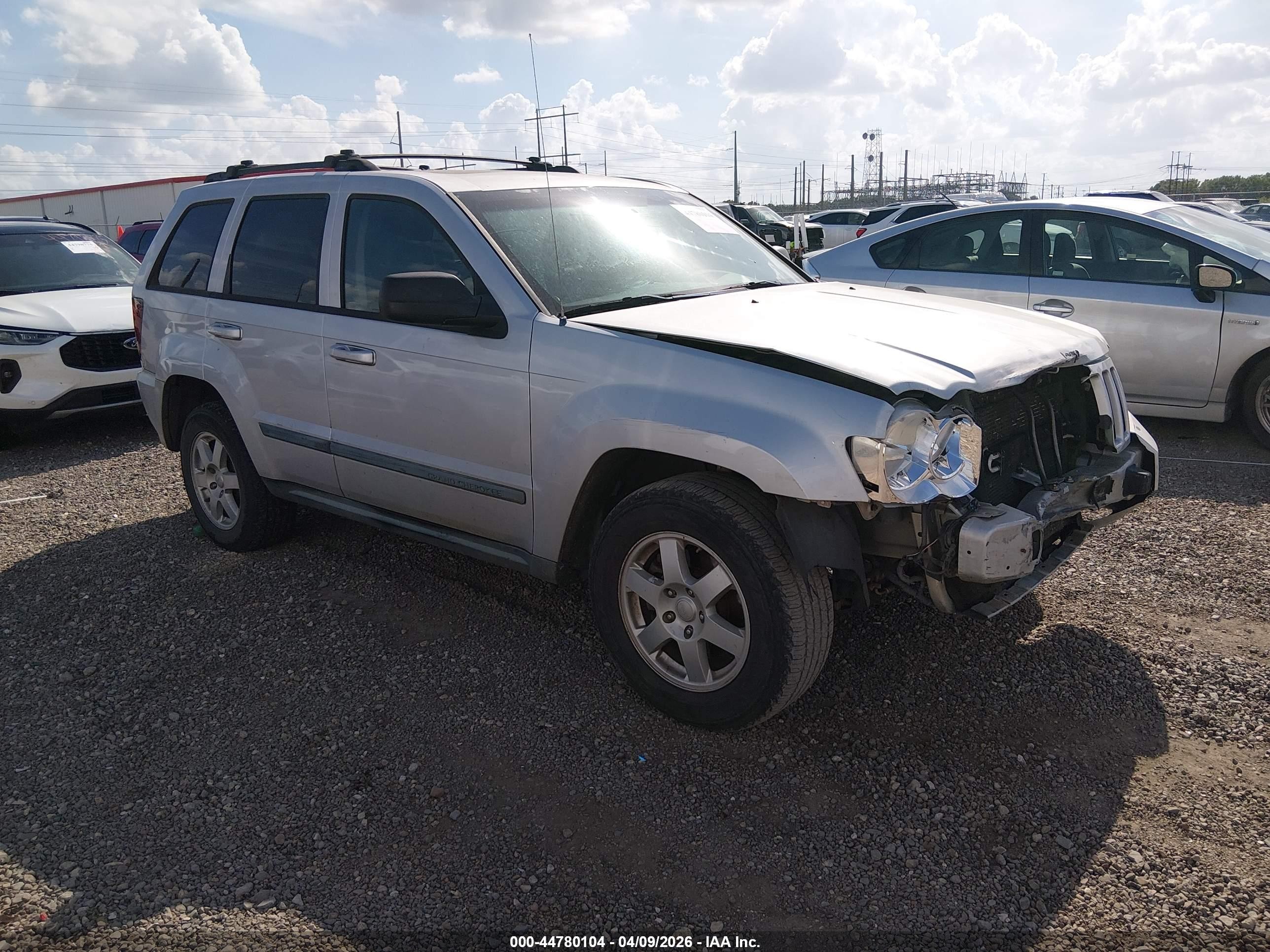2008 Jeep Grand Cherokee Laredo Silver vin: 1J8HS48N48C150992