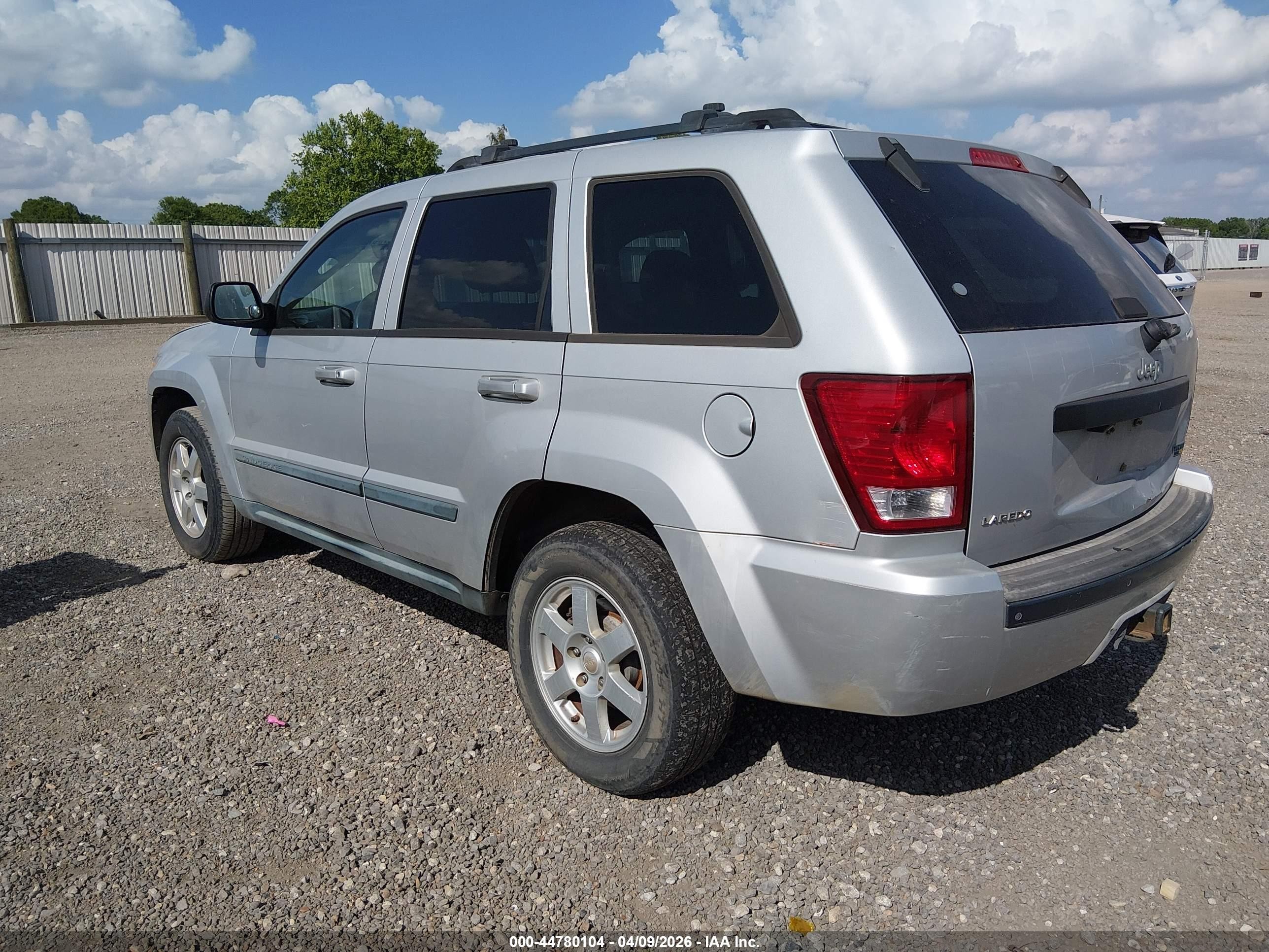 2008 Jeep Grand Cherokee Laredo Silver vin: 1J8HS48N48C150992